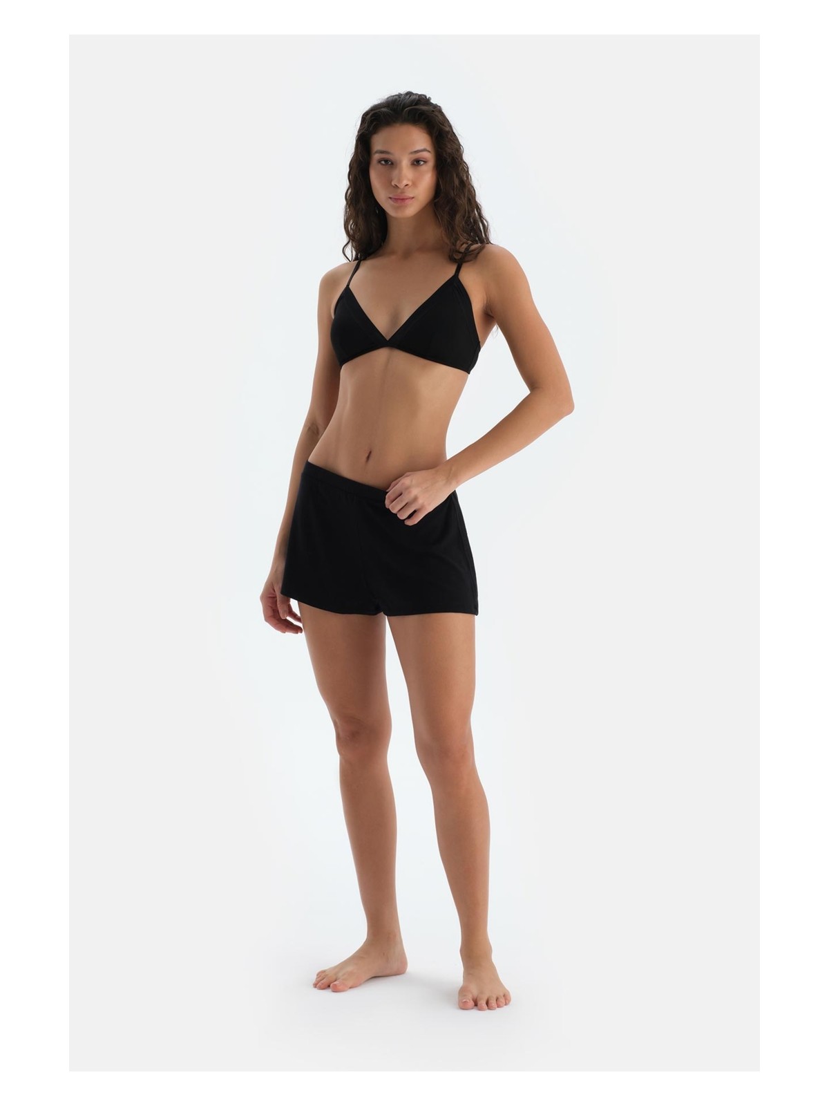 Dagi Siyah Basic Yanı Şerit Dantel Detaylı Şort