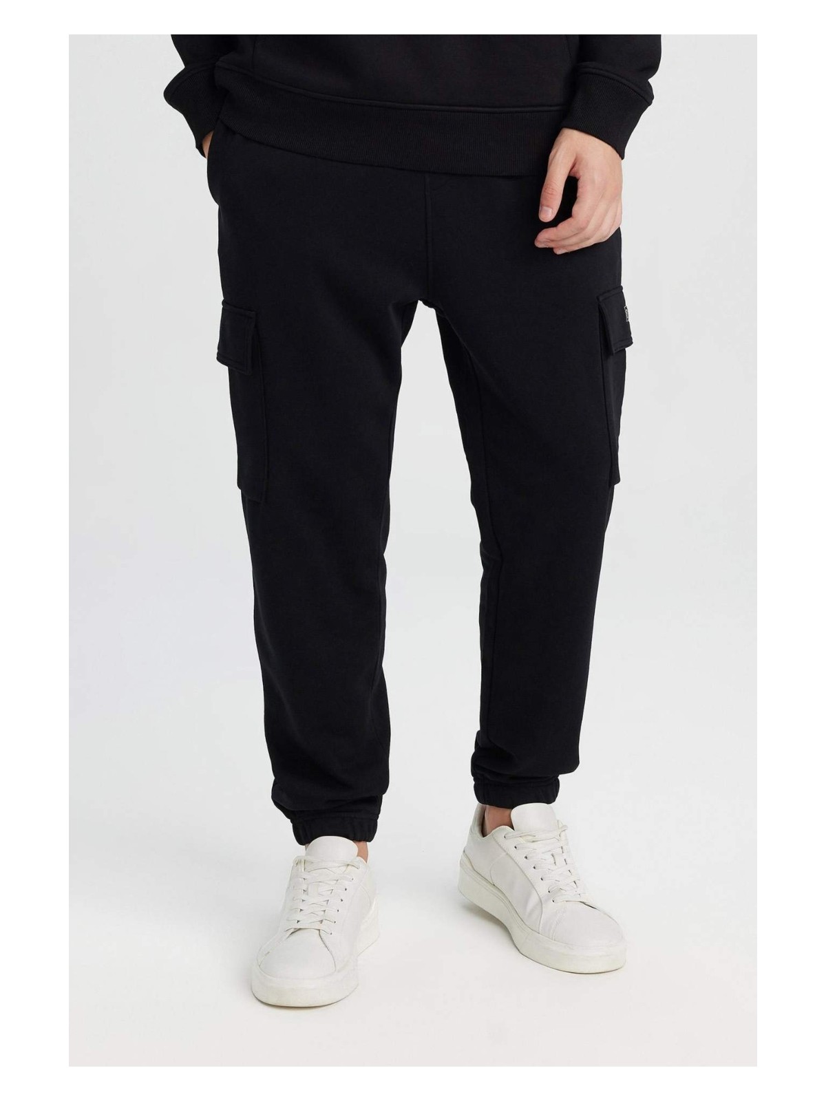 DeFacto Regular Fit Jogger Eşofman Altı Basic Düz Kargo Cepli Lastikli Paça D5252AX25SP - Görsel 4