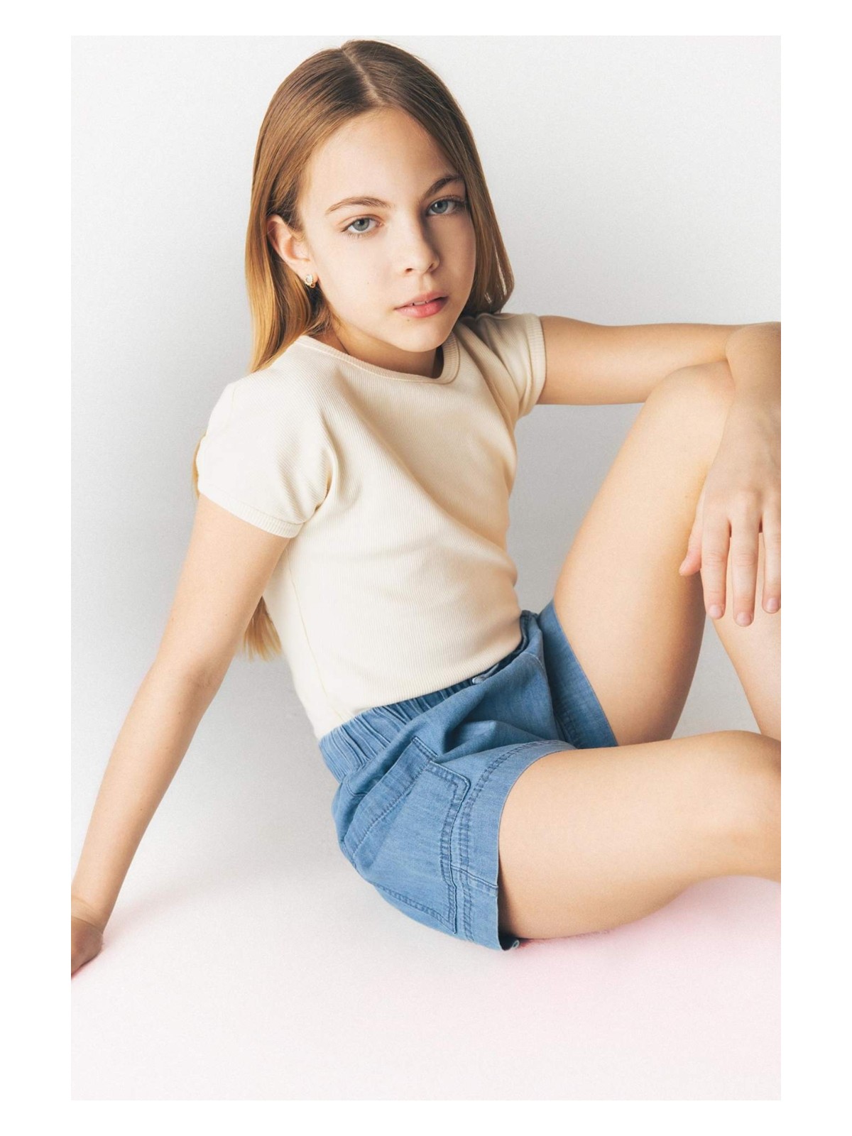 DeFacto Slim Fit Dar Kesim Bisiklet Yaka Basic Düz Fitilli Kaşkorse Kısa Kollu Tişört Kız Çocuk B3053A825SM - Görsel 3