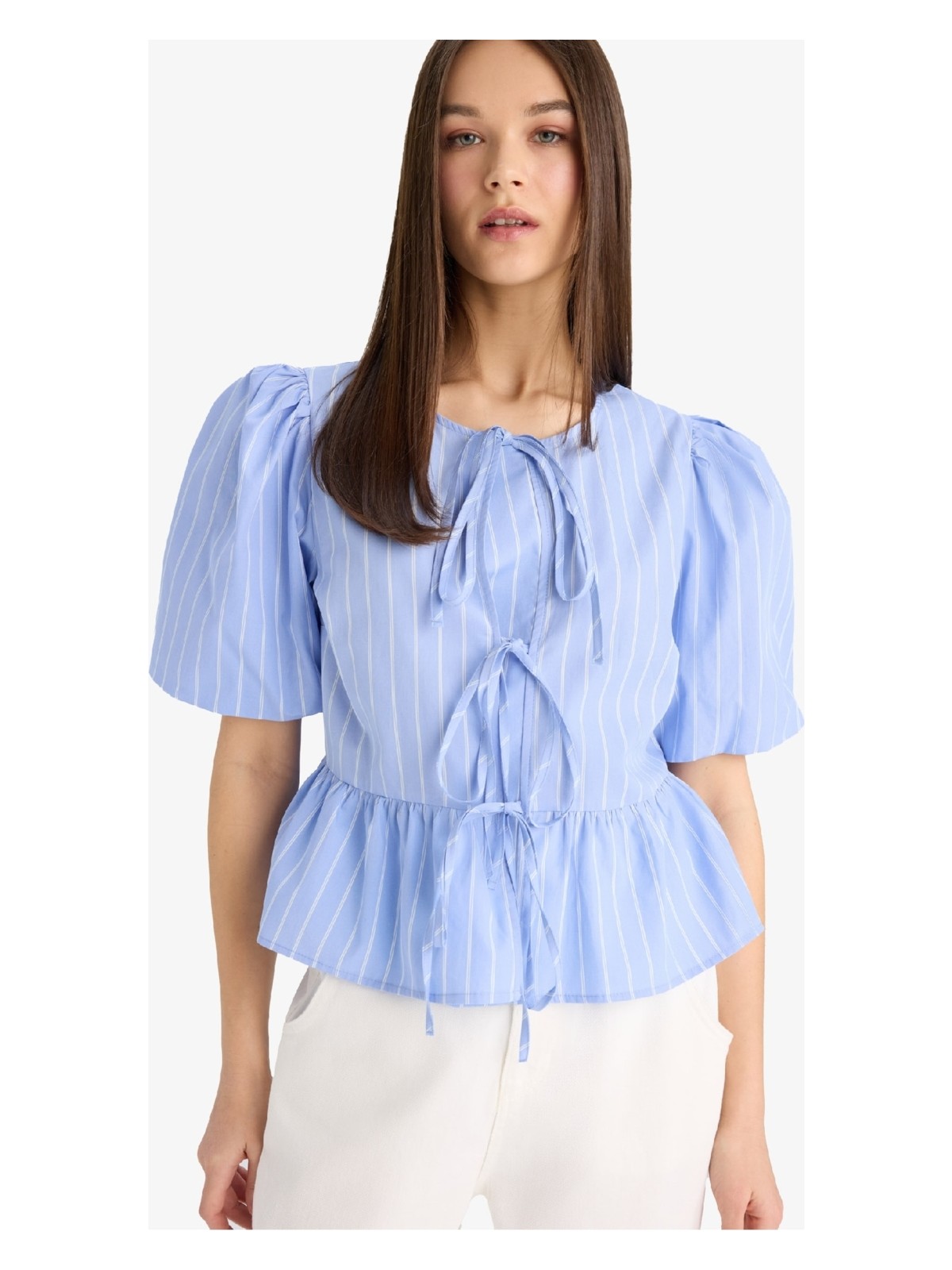 DeFacto Regular Fit Yuvarlak Yaka Puantiyeli Önden Bağlamalı Poplin Kısa Kollu Bluz E2670AX25SP - Görsel 4