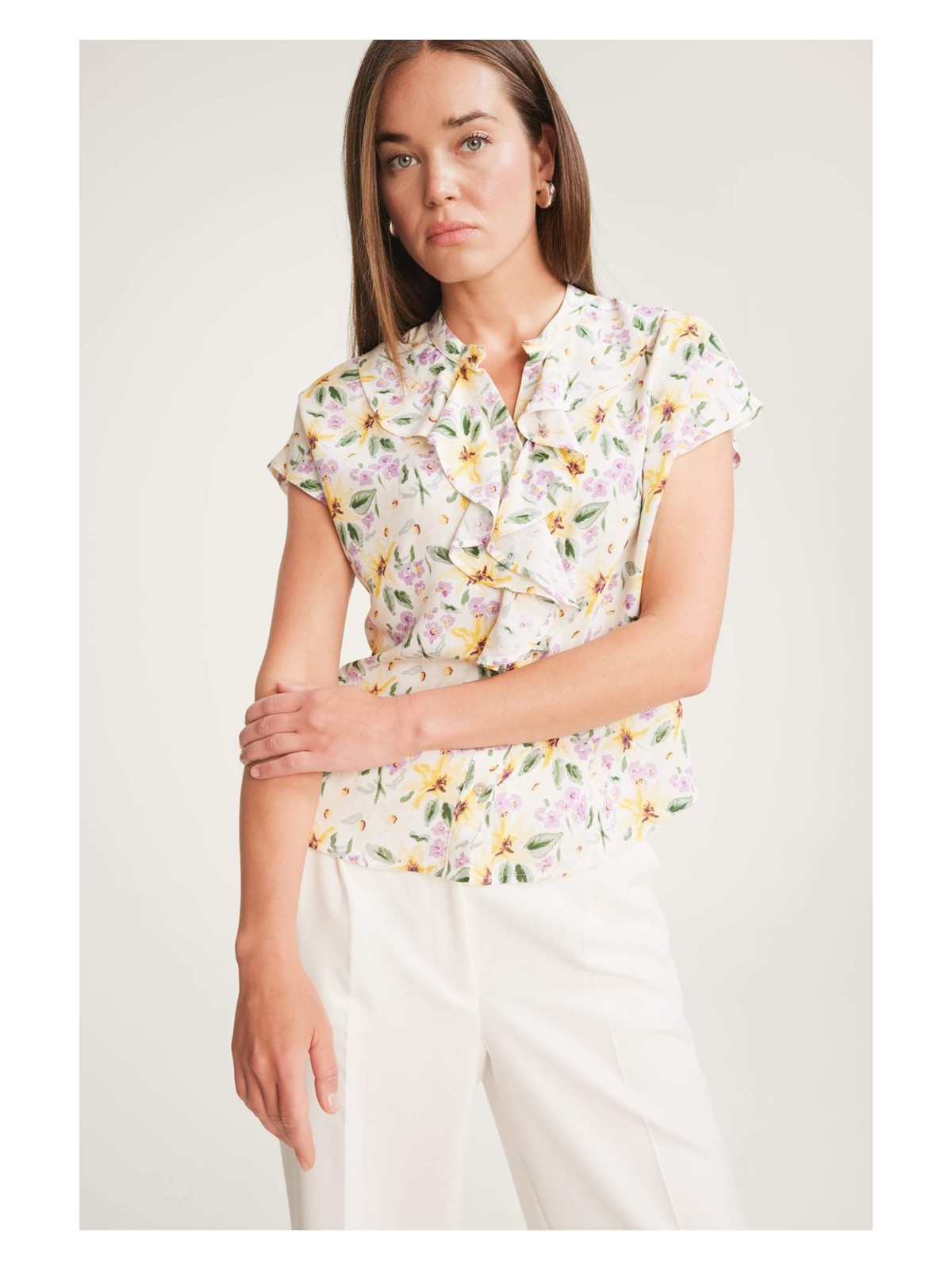 DeFacto Regular Fit Kaçık Yaka Çiçek Desenli Kısa Kollu Bluz F0995AX25SM