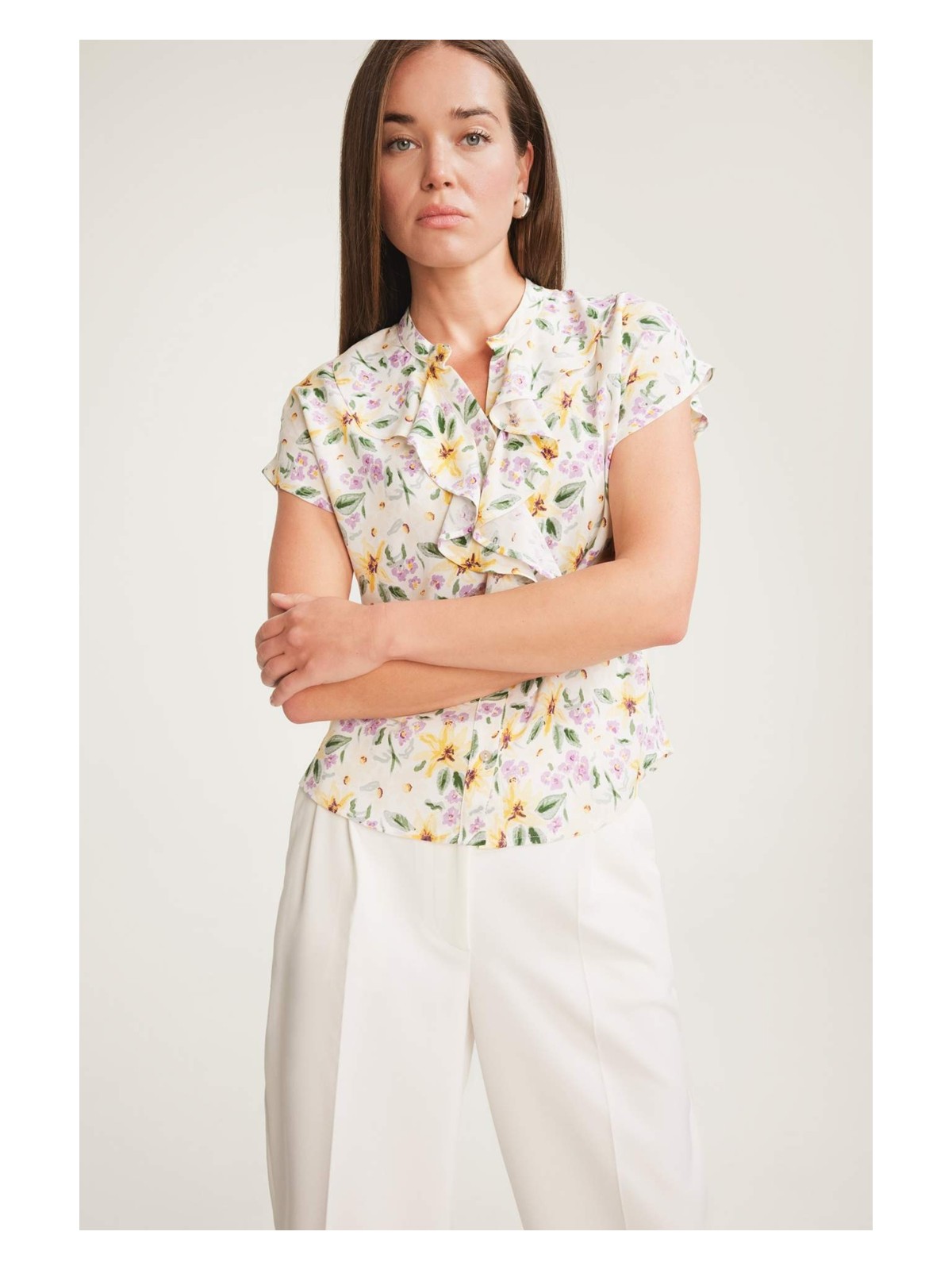 DeFacto Regular Fit Kaçık Yaka Çiçekli Kısa Kollu Bluz F0995AX25SM - Görsel 3