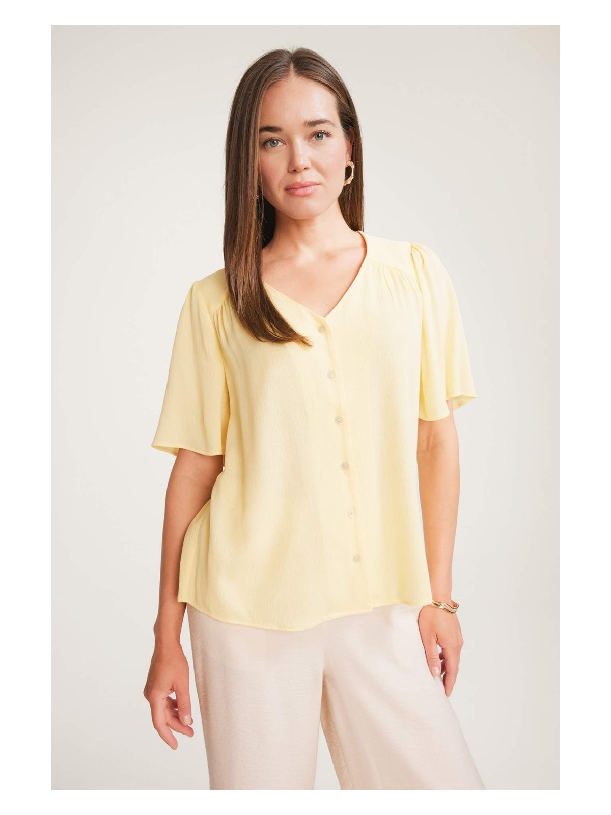 DeFacto Regular Fit V Yaka Krinkıl Viskon Kısa Kollu Gömlek F0996AX25SM