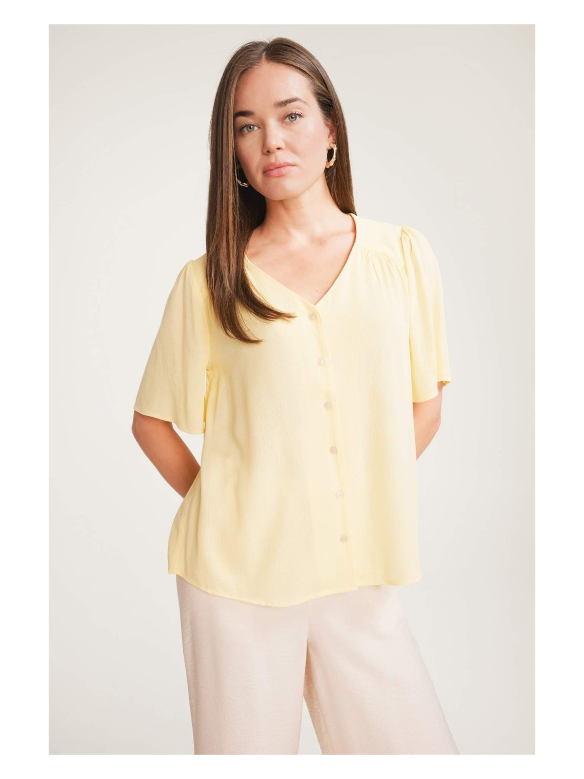 DeFacto Regular Fit V Yaka Krinkıl Viskon Kısa Kollu Gömlek F0996AX25SM - Görsel 3