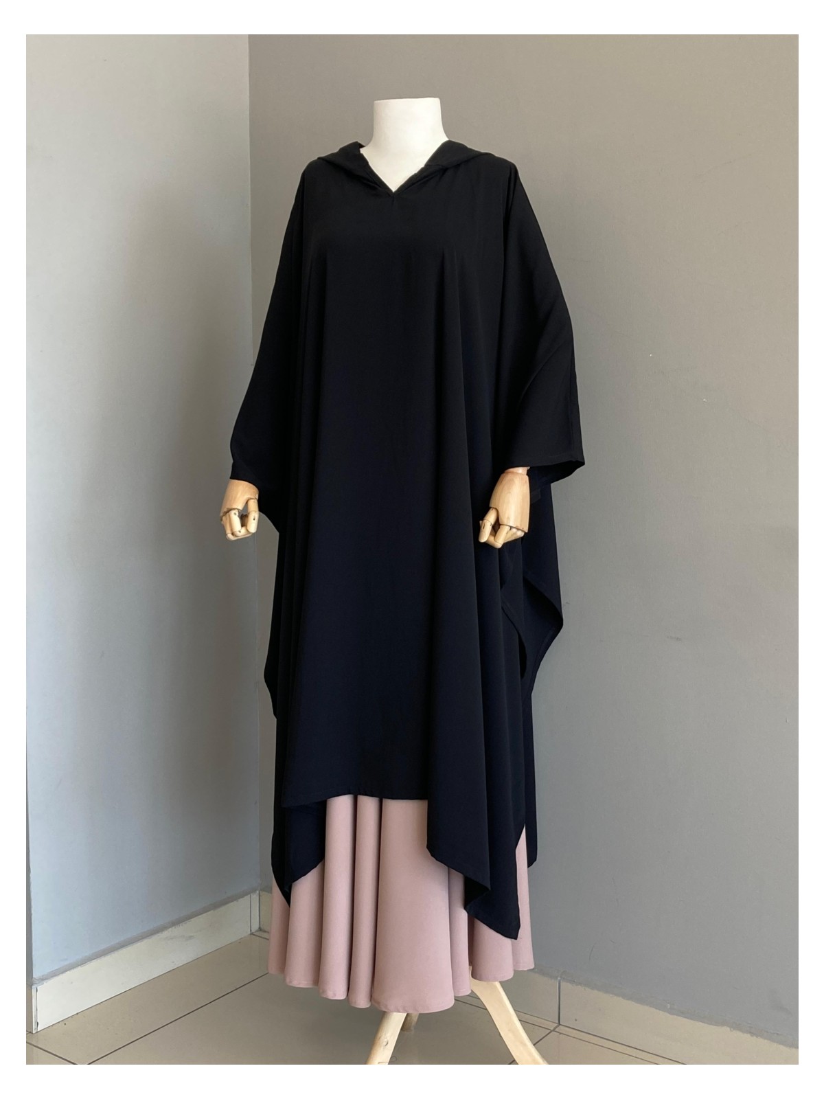 Bassell Medine Ipeği Kapüşonlu Yazlık Panço