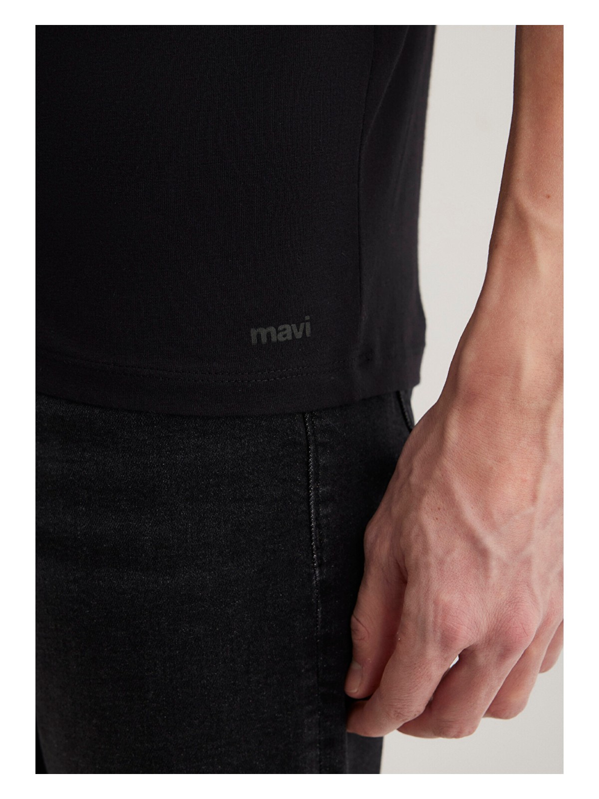 Mavi Stretch V Yaka Siyah Basic Tişört 061748-900 - Görsel 6