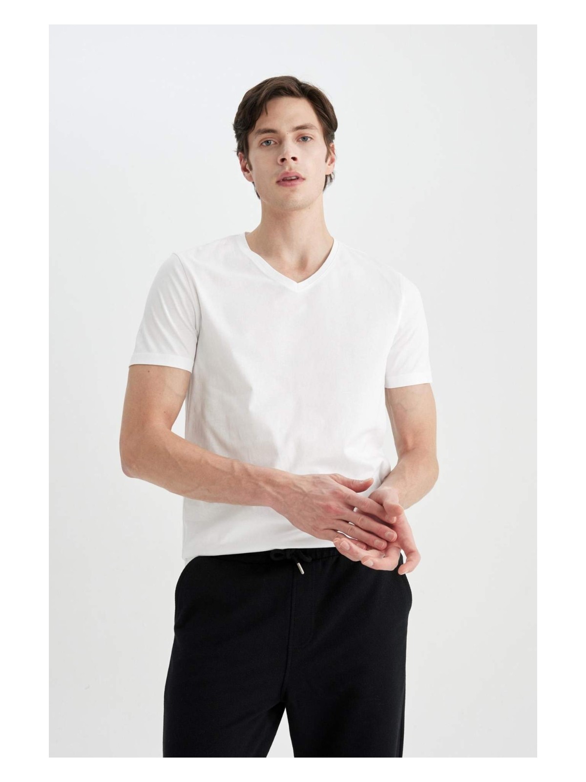 DeFacto %100 Pamuk Slim Fit Dar Kesim V Yaka Basic Düz Kısa Kollu Beyaz Tişört M7668AZ24SP - Görsel 6