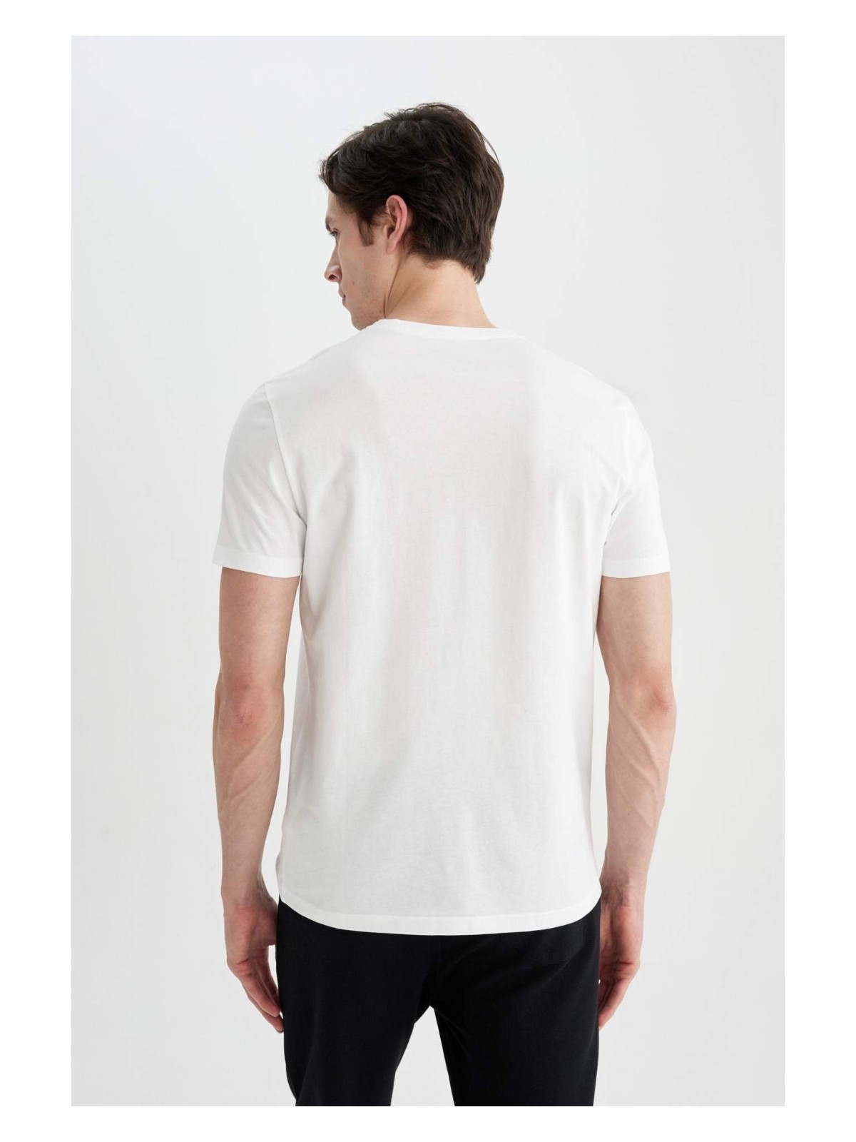 DeFacto %100 Pamuk Slim Fit Dar Kesim V Yaka Basic Düz Kısa Kollu Beyaz Tişört M7668AZ24SP - Görsel 8