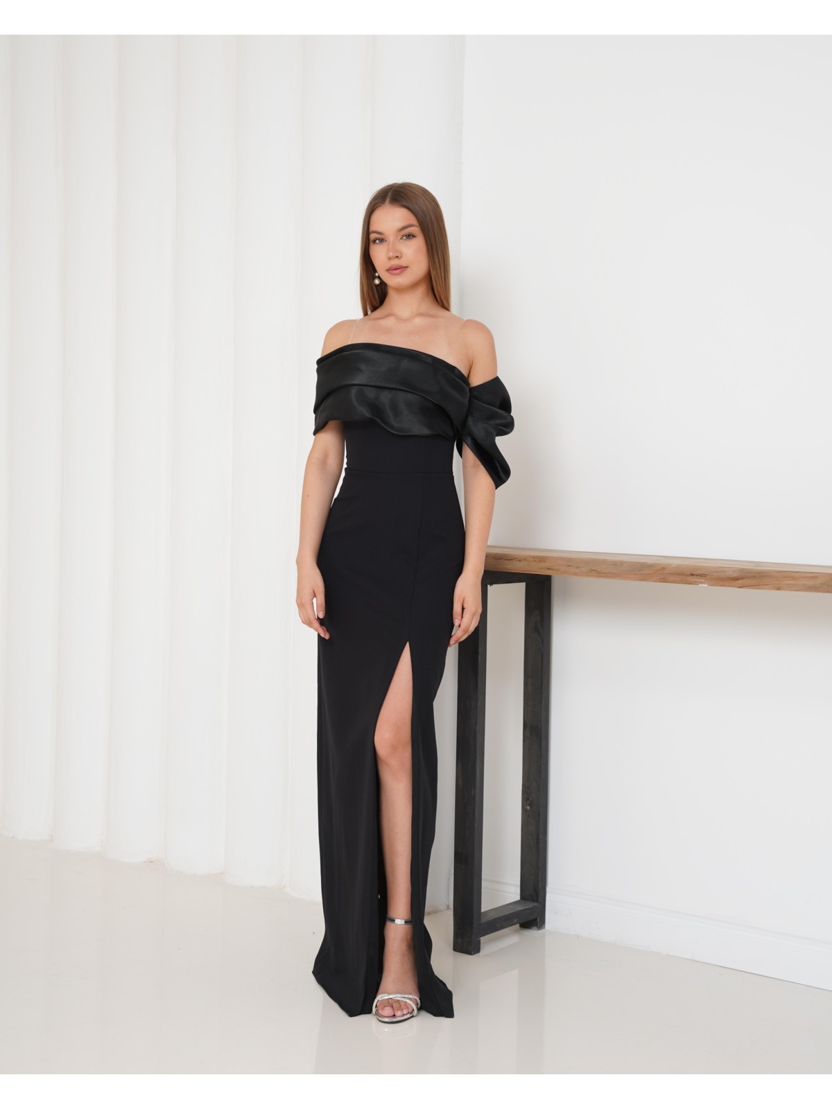 Livanomi Kol Detaylı Uzun Siyah Tasarım Elbise