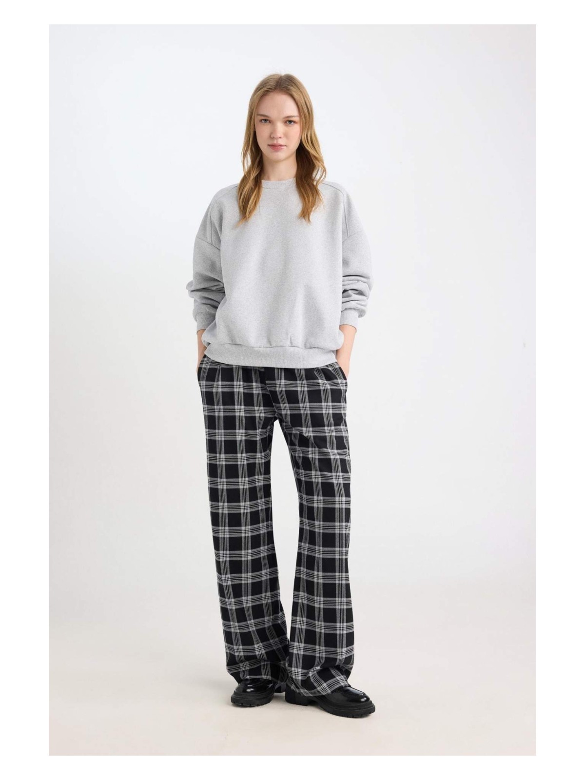 DeFacto Oversize Geniş Kalıp Bisiklet Yaka Basic Düz Kalın Gri Sweatshirt D9022AXNS - Görsel 7