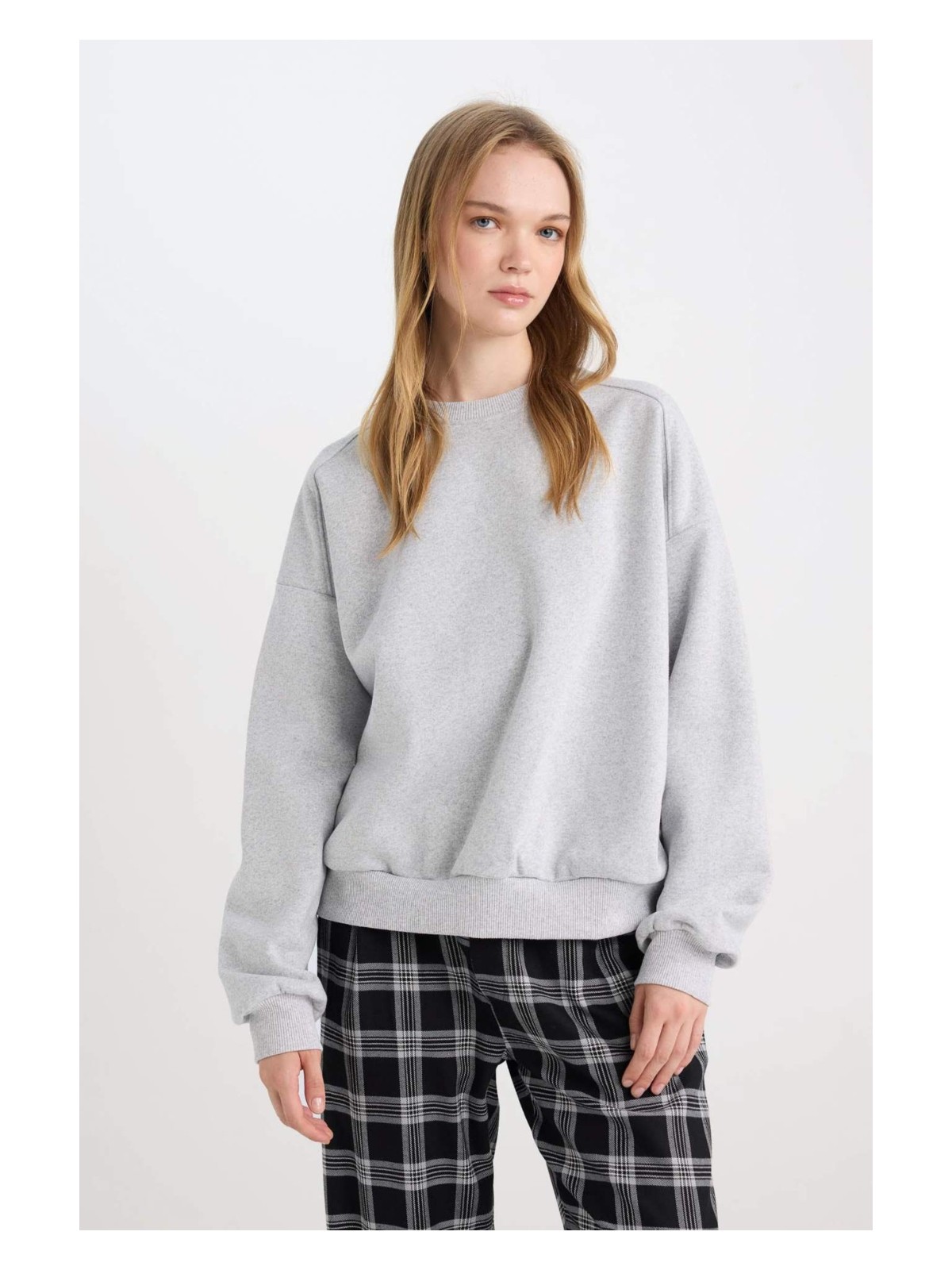 DeFacto Oversize Geniş Kalıp Bisiklet Yaka Basic Düz Kalın Gri Sweatshirt D9022AXNS - Görsel 8