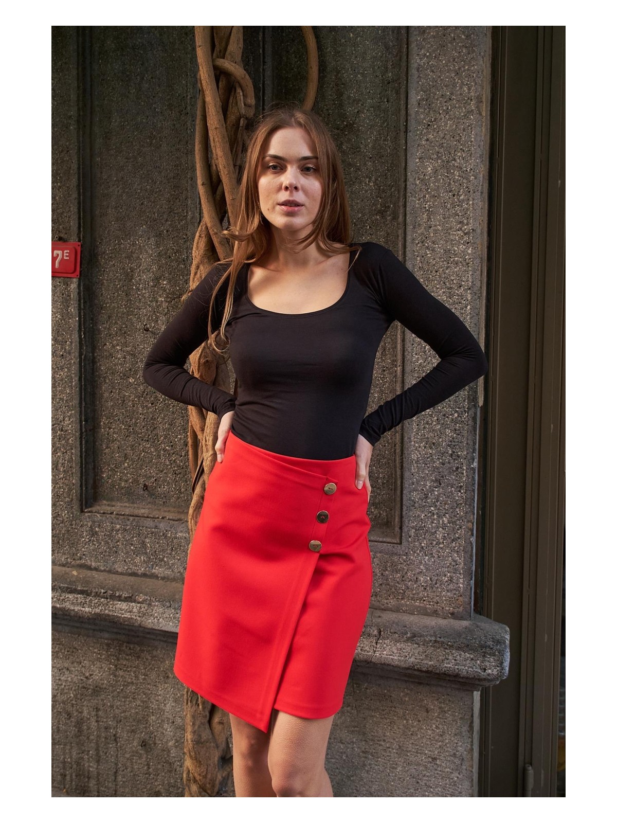 Jument Kadın Arkadan Fermuarlı Düğme Detaylı Hafif Likralı Kumaş Diz Üstü Kalem Etek-Krem - Görsel 5