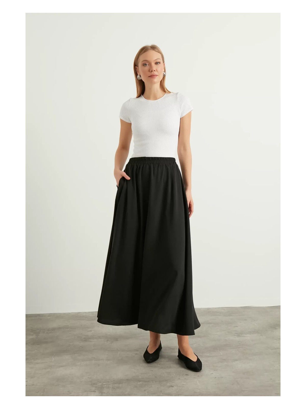 Birgül Bektaş Siyah Kloş Etek