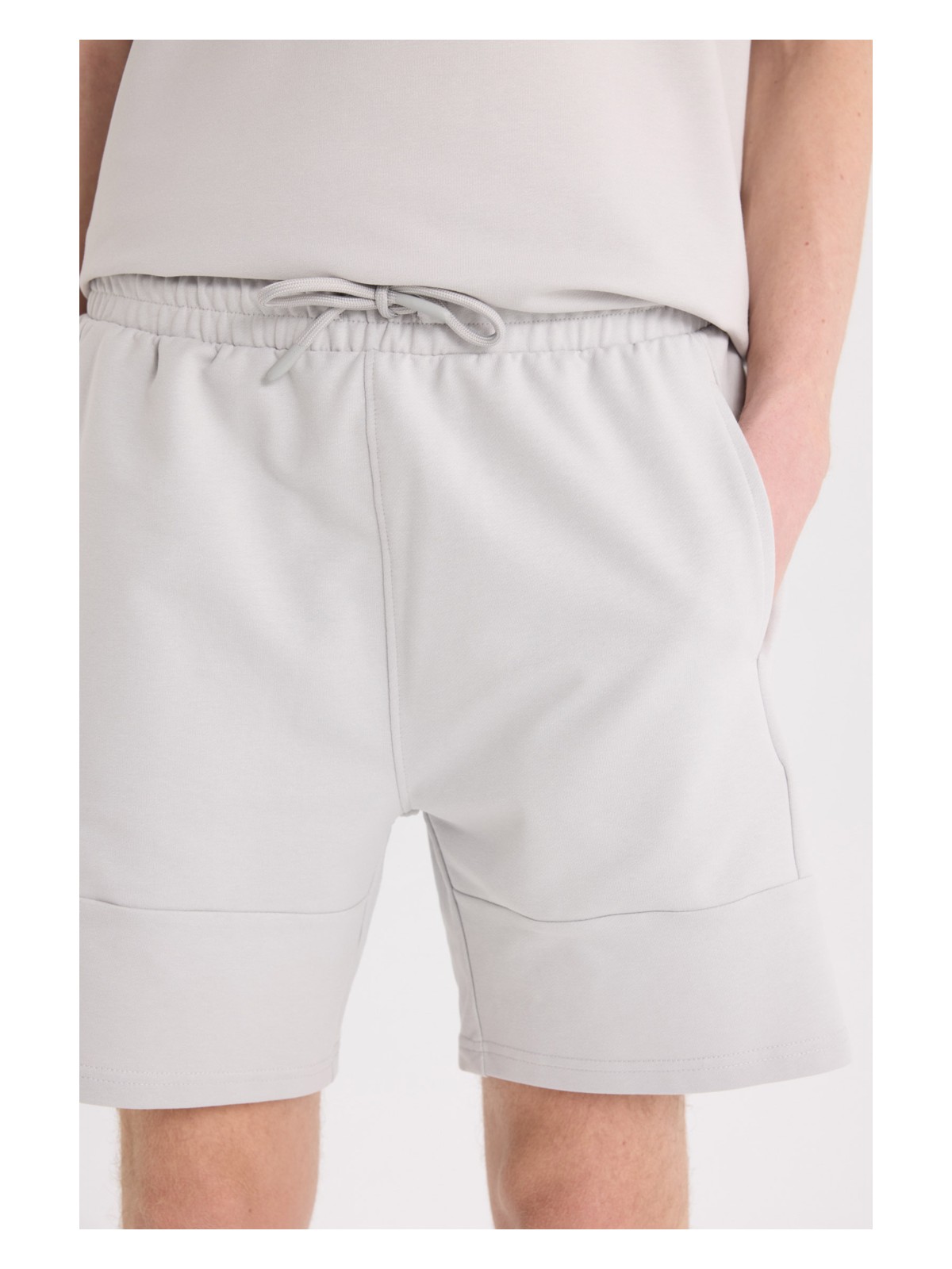 DeFacto Slim Fit Dar Kesim Dar Paça Basic Düz Şort B8674AX25SP - Görsel 6