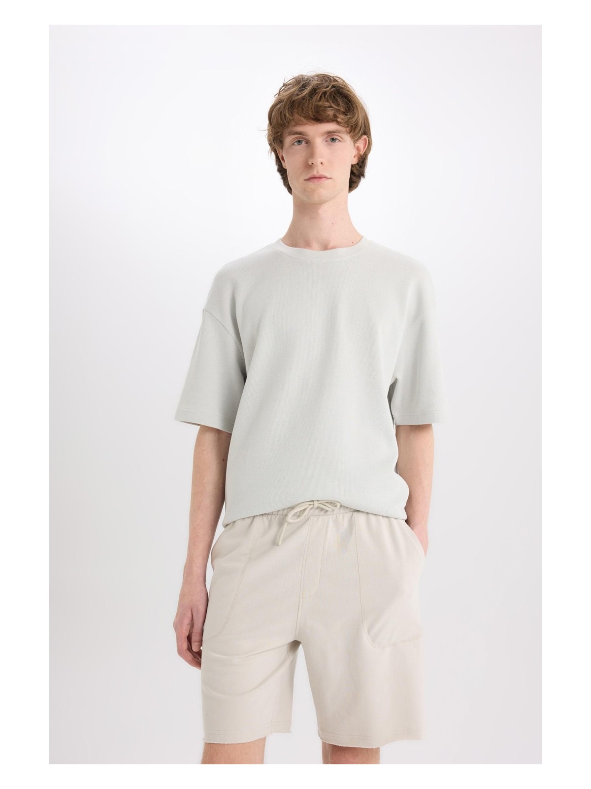 DeFacto %100 Pamuk Slim Fit Dar Kesim Dar Paça Cepli Basic Düz Şort B8673AX25SM - Görsel 4
