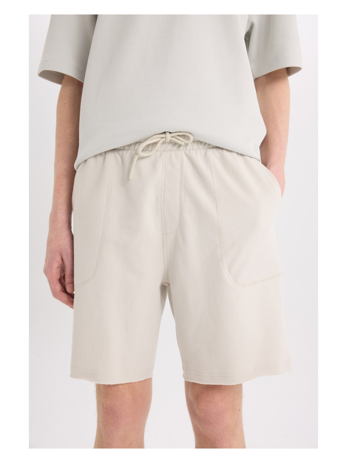 DeFacto %100 Pamuk Slim Fit Dar Kesim Dar Paça Cepli Basic Düz Şort B8673AX25SM - Görsel 6