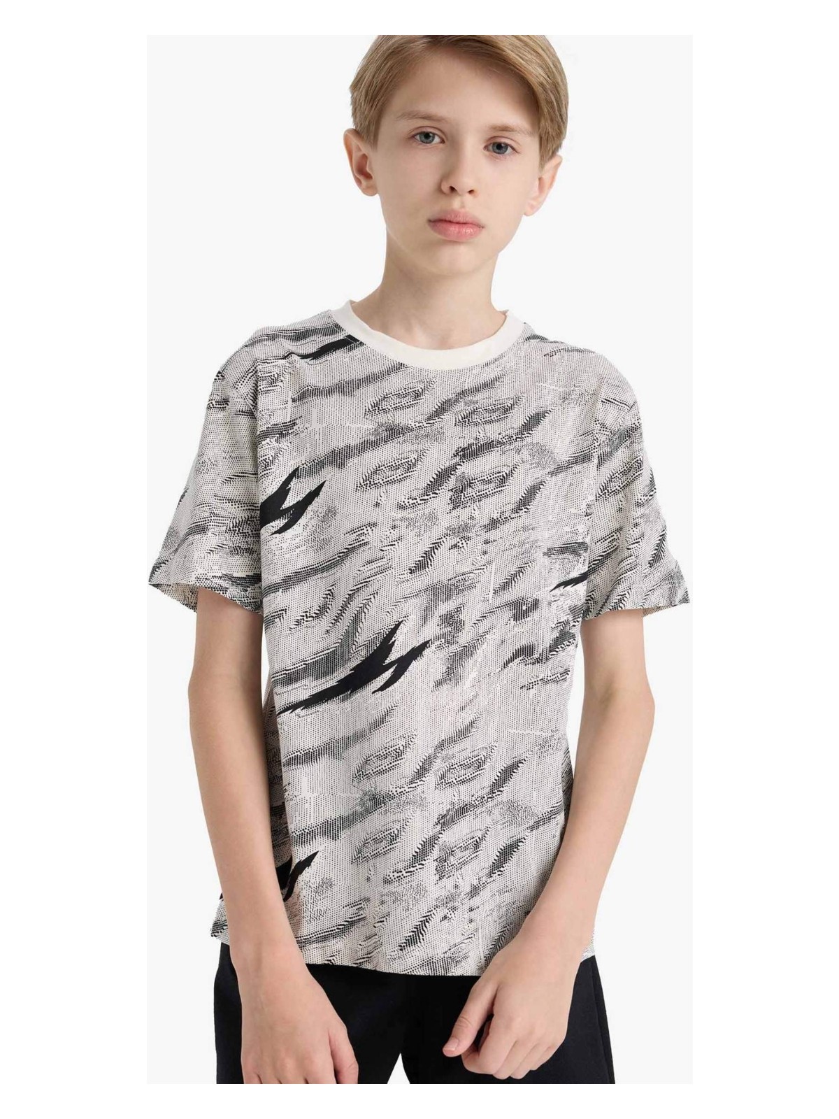 DeFacto Bisiklet Yaka Desenli Kısa Kollu Tişört Erkek Çocuk F3770A825AU