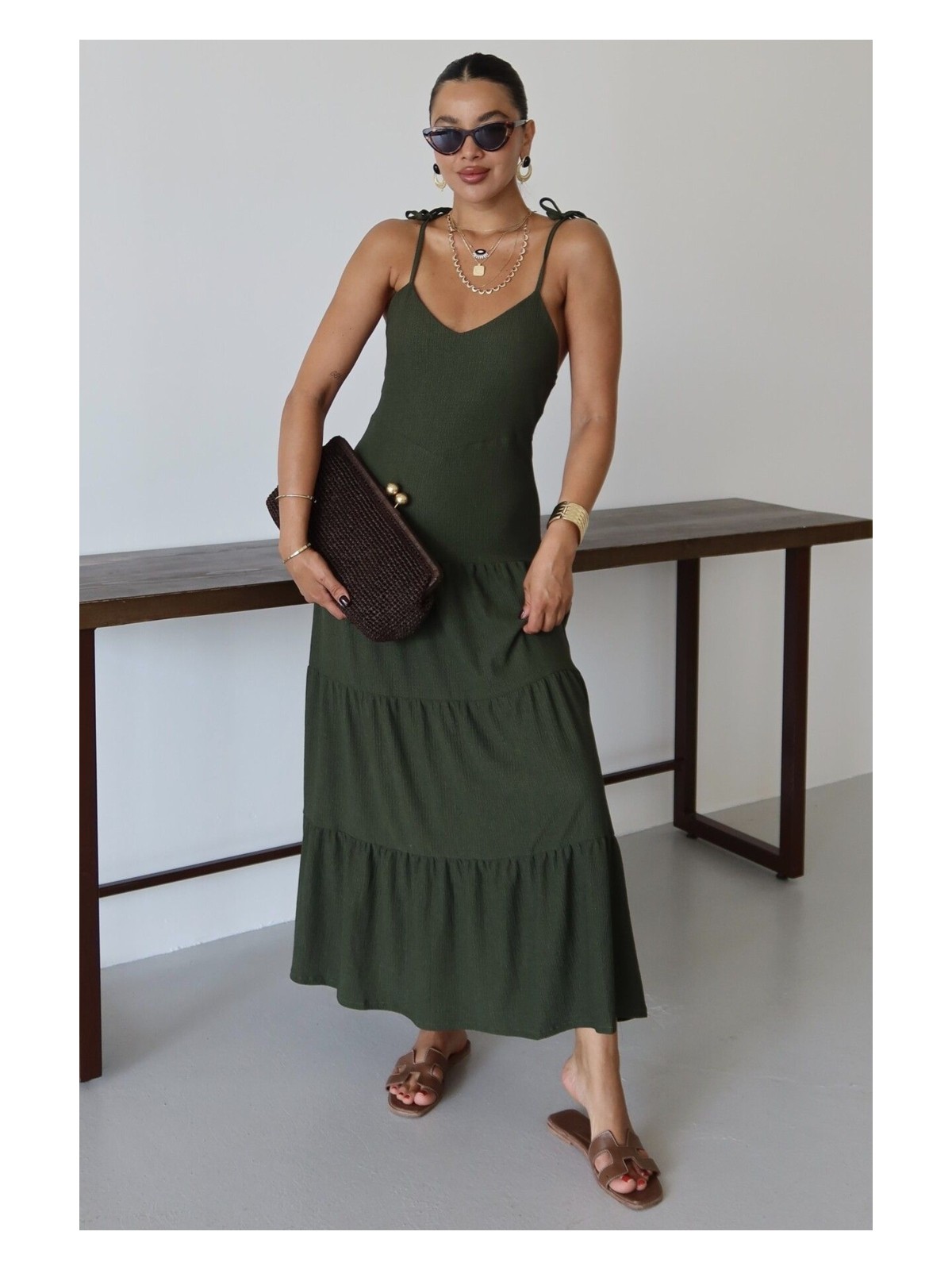 Trendseninle Kadın Koyu Haki Yeşil Askılı Bağlama Detaylı Maxi Boy Krinkıl Elbise