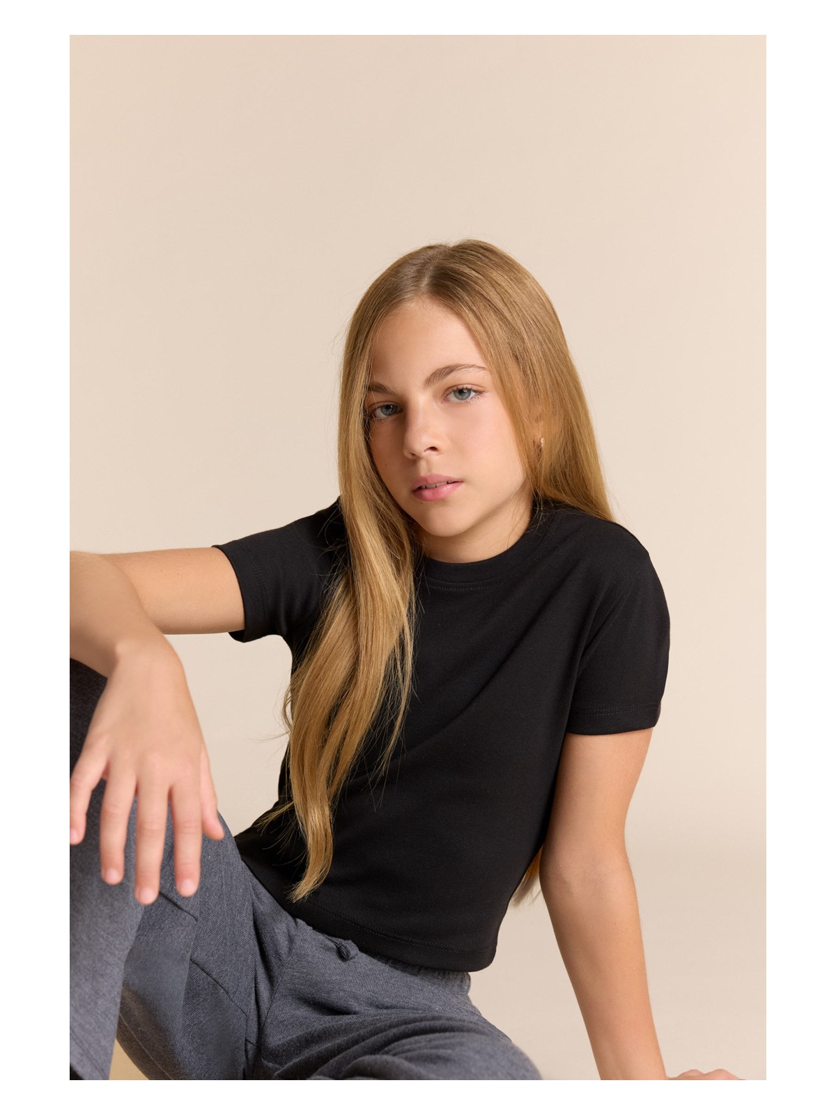 DeFacto Slim Fit Dar Kesim Bisiklet Yaka Ribana Basic Düz Kısa Kollu Tişört Kız Çocuk B3054A825SM - Görsel 4