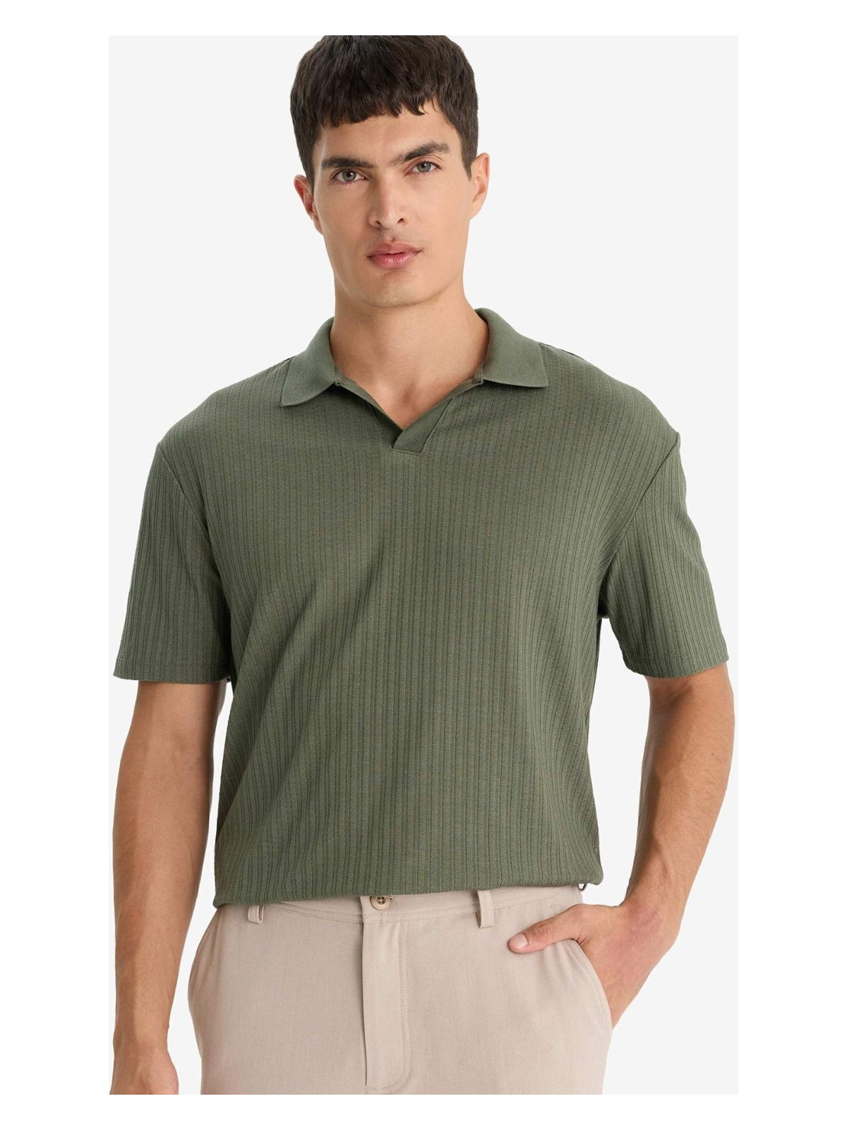 DeFacto Regular Fit Krinkıl Dikey Dokulu Hafif Kumaş Polo Yaka Kısa Kollu Tişört E1207AX25AU