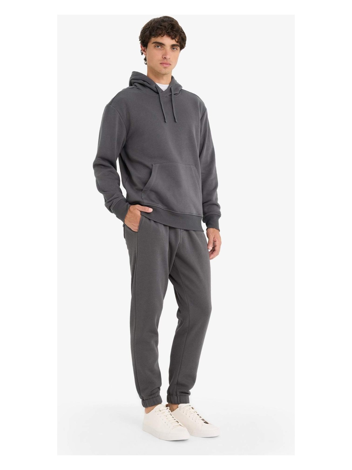 DeFacto Regular Fit Beli Bağcıklı Cepli Paçası Lastikli Şardonlu Basic Düz Jogger Eşofman Altı E6326AX25AU - Görsel 4