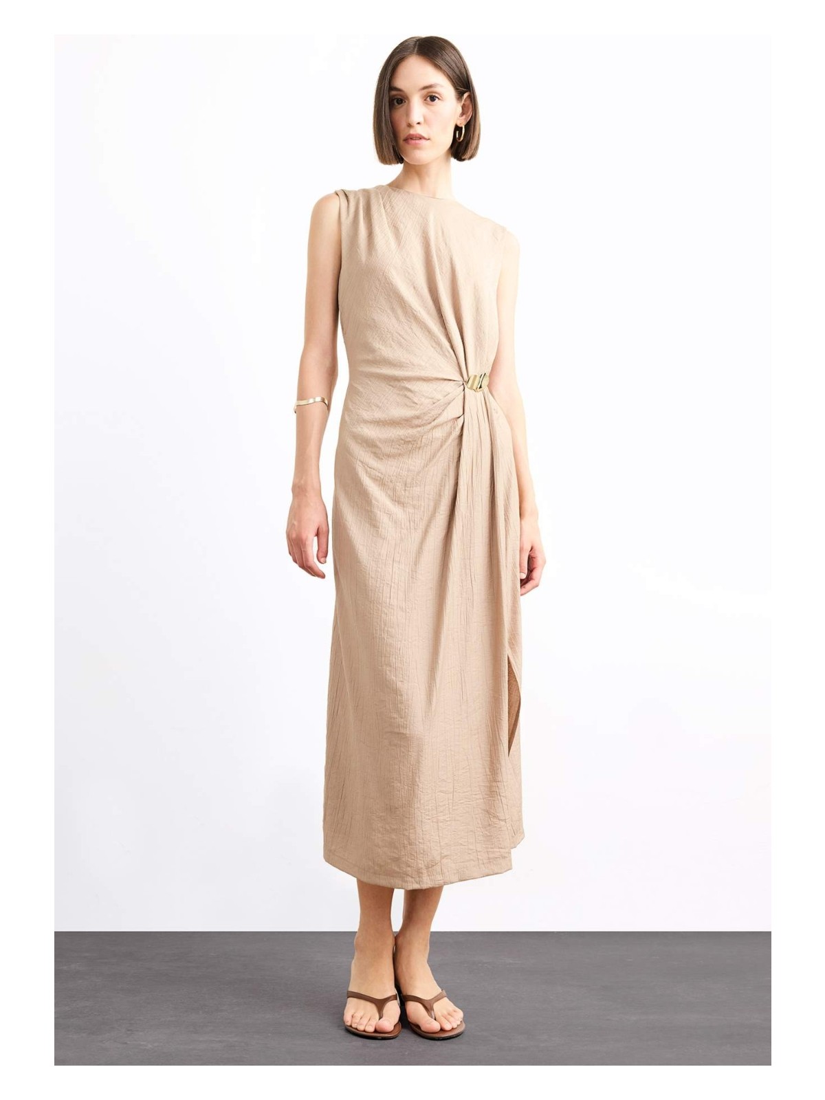 DeFacto Fitted Toka Detaylı Poplin Kolsuz Yırtmaçlı Midi Elbise G0267AX25SM