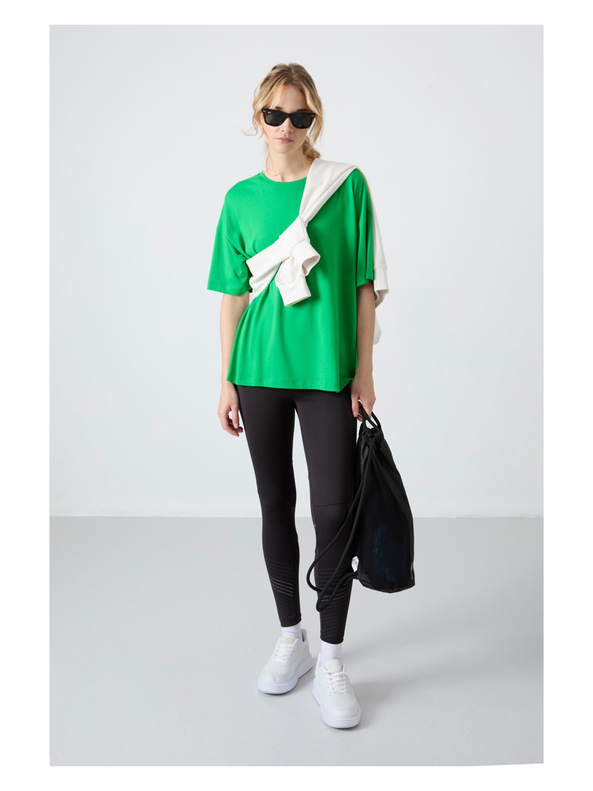 Tommy Life Siyah Penye Modal Yumuşak Tuşeli Oversize Fit Basic Kadın T-Shirt- 97285 - Görsel 4