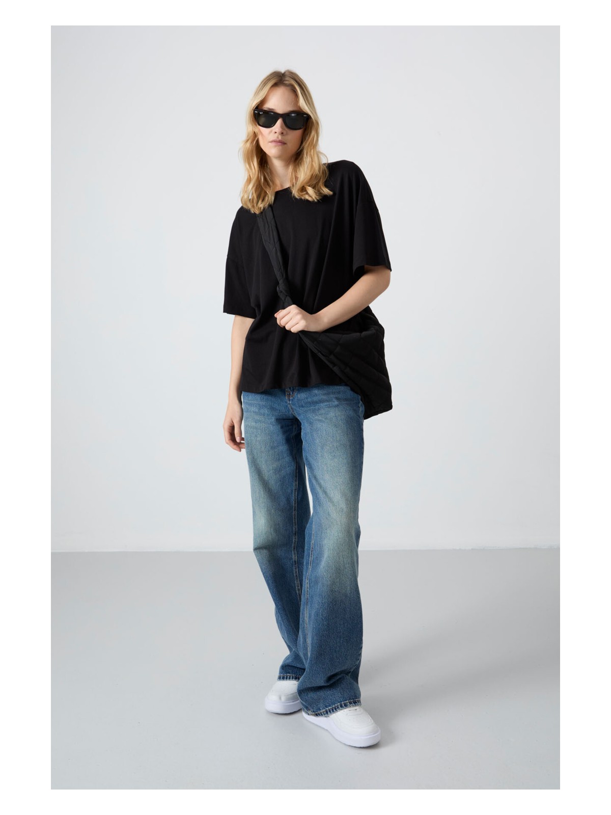 Tommy Life Siyah Penye Modal Yumuşak Tuşeli Oversize Fit Basic Kadın T-Shirt- 97285