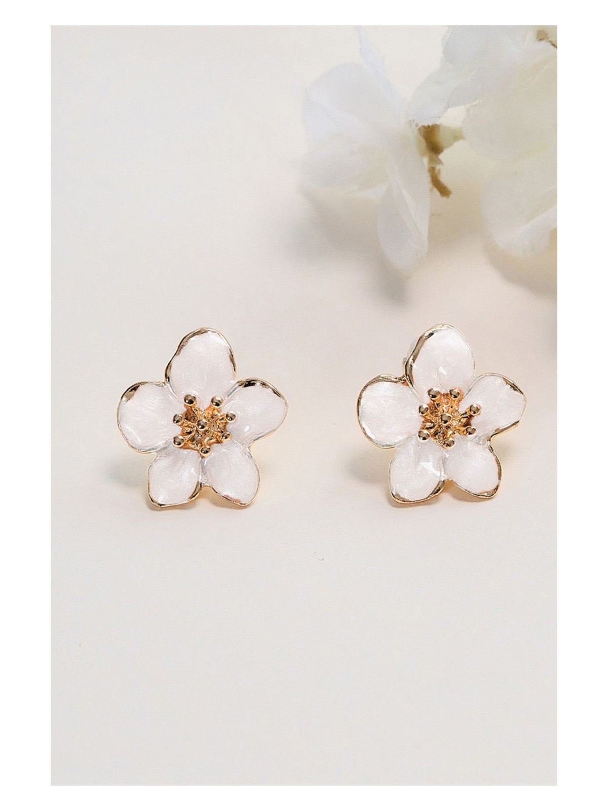 Aurrari Altın Kaplama Beyaz Sakura Çiçeği Küpe