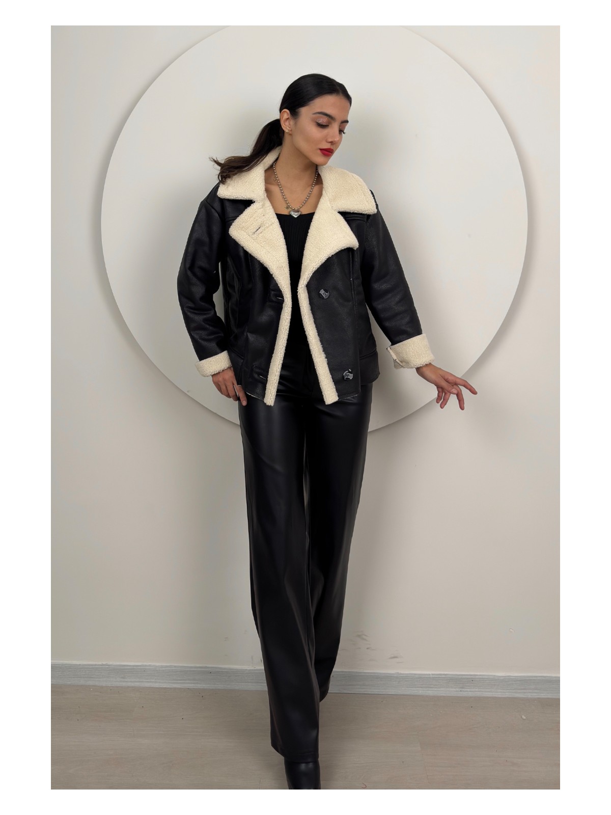 Dolcha Aurelia Kadın Kürklü Rahat Oversize Peluş Siyah Kaban – Şık ve Konforlu