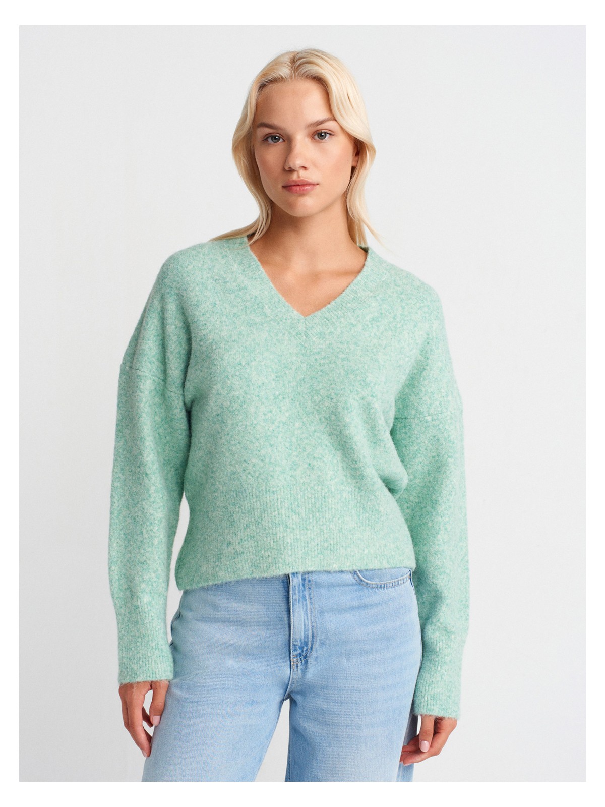 Dilvin 10645 V Yaka Yün Karışımlı Kazak-K.bej Mel. - Görsel 3