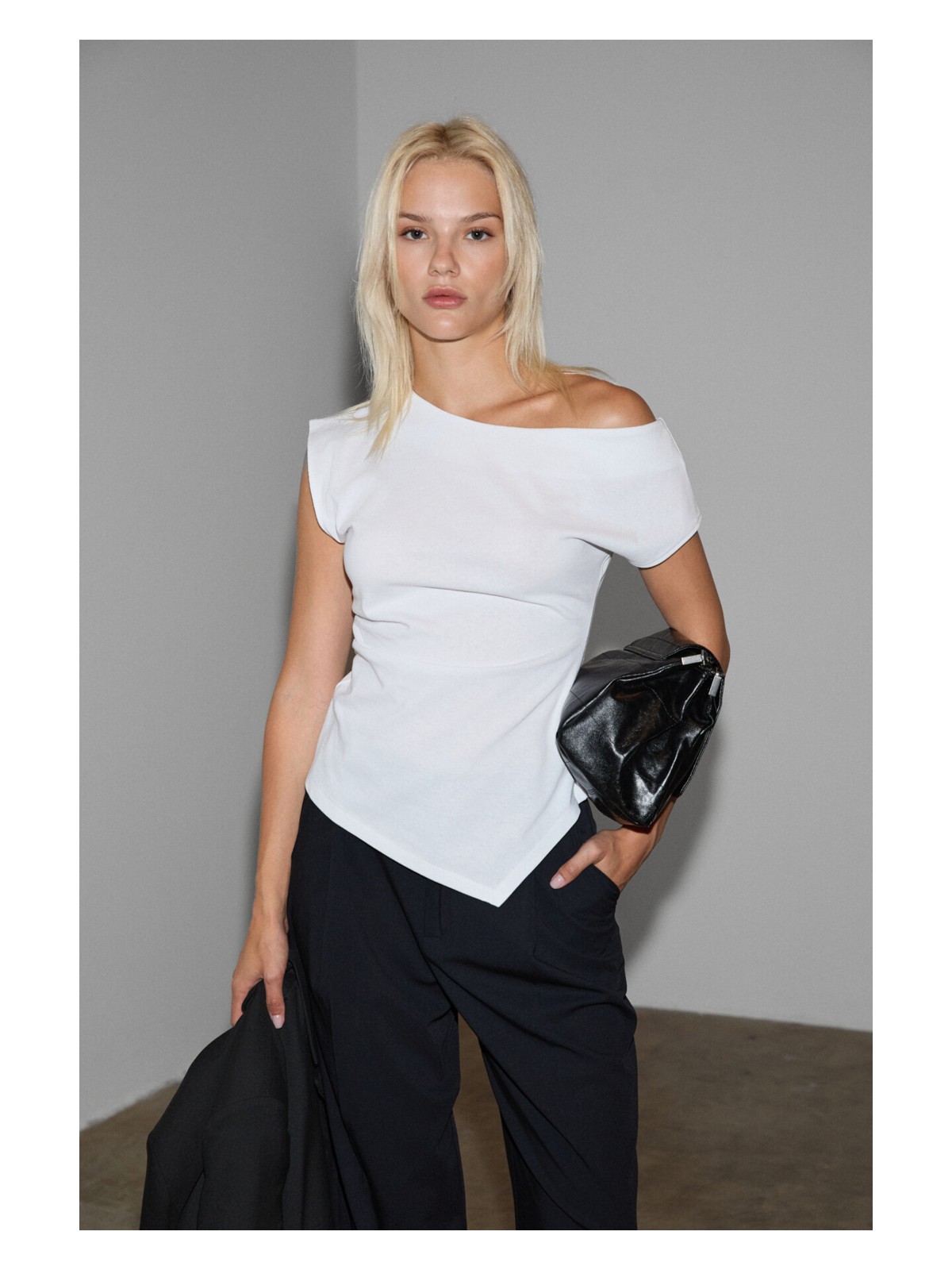 Grimelange REHINGA Kadın Asimetrik Yaka Regular Kısa Kol Beyaz Bluz