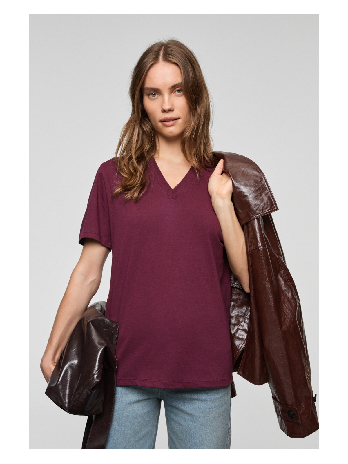 Grimelange ALINE Kadın %100 organik Pamuk Derin V Yakalı Comfort Fit Bordo T-Shirt