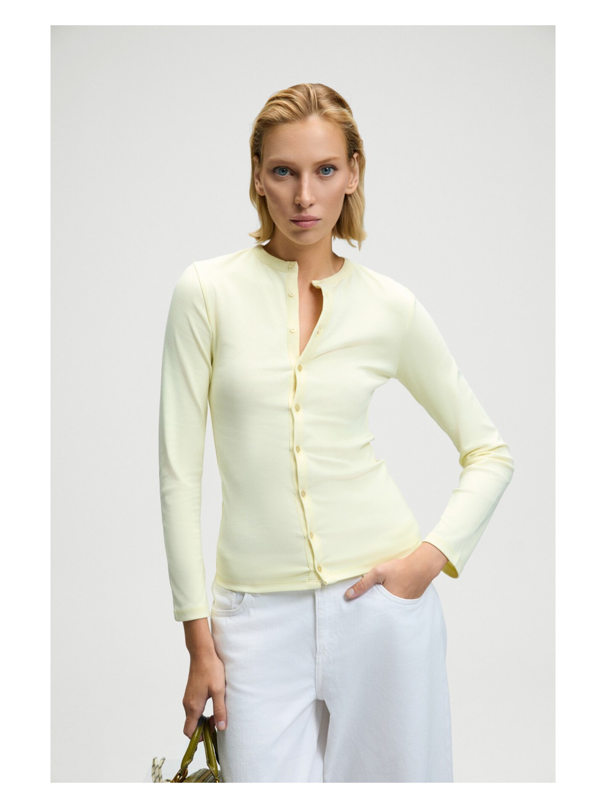 Grimelange TALUVIA Kadın Esnek Kumaşlı Vücuda Oturan Slim Fit Düğmeli Siyah Bluz - Görsel 4