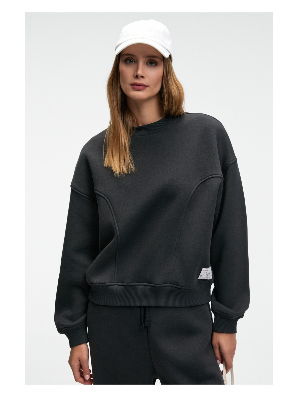 Grimelange SERENYA Kadın Pamuklu Etiket Detaylı Bisiklet Yaka Vizon Sweatshirt - Görsel 4