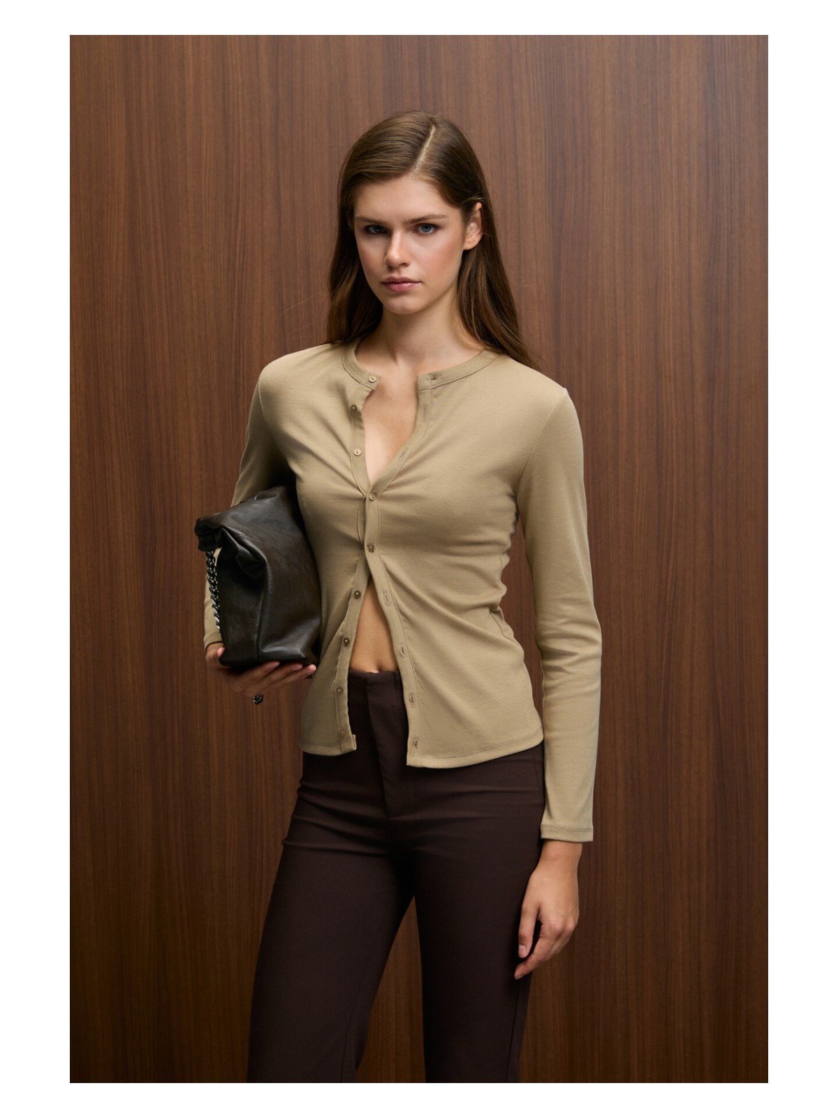 Grimelange TALUVIA Kadın Esnek Kumaşlı Vücuda Oturan Slim Fit Düğmeli Siyah Bluz - Görsel 5