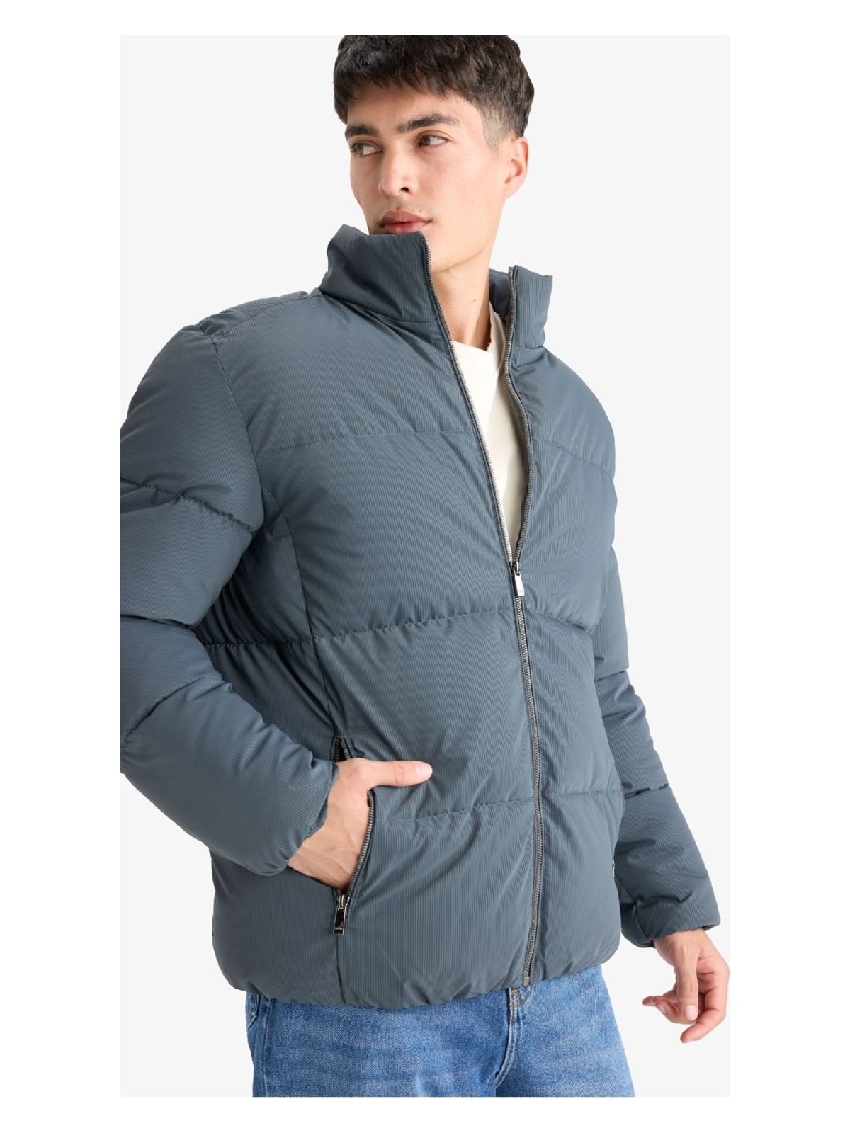 DeFacto Su İtici Rüzgar Geçirmez Dik Yaka Astarlı Fermuarlı Cepli Kışlık Mont F0307AX25WN