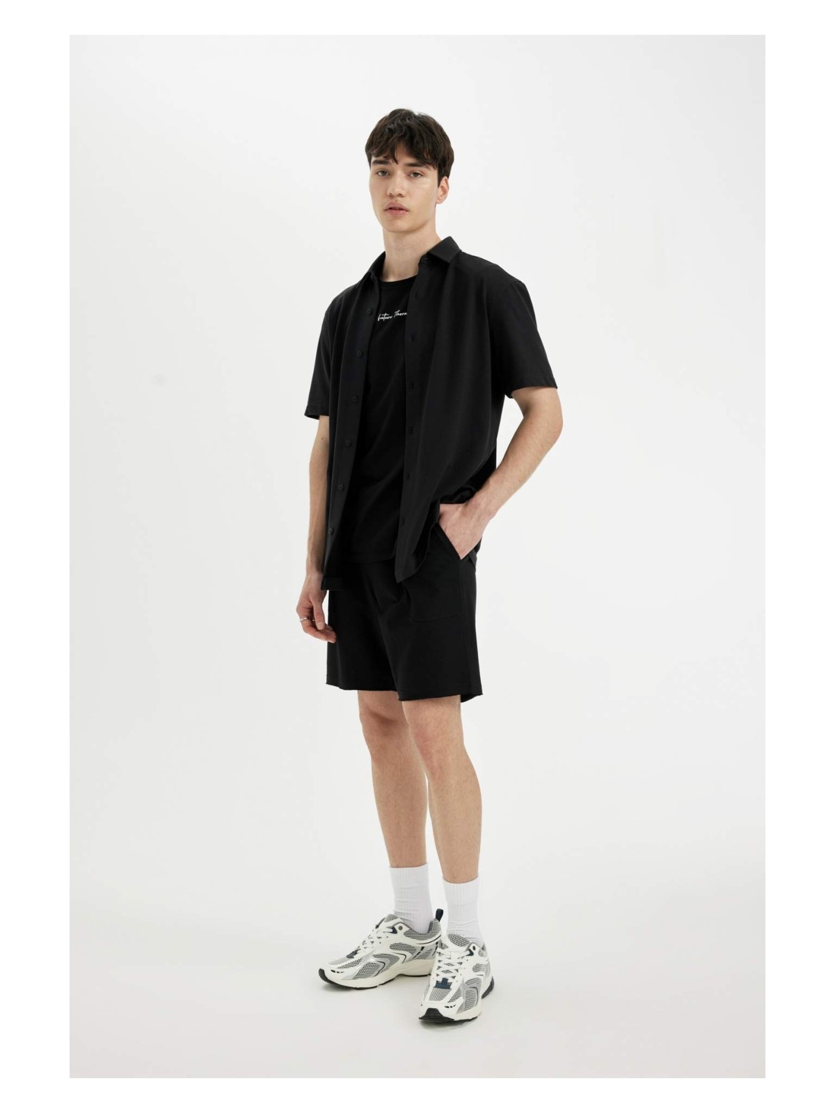 DeFacto %100 Pamuk Slim Fit Dar Kesim Dar Paça Cepli Basic Düz Şort B8673AX24SM - Görsel 6