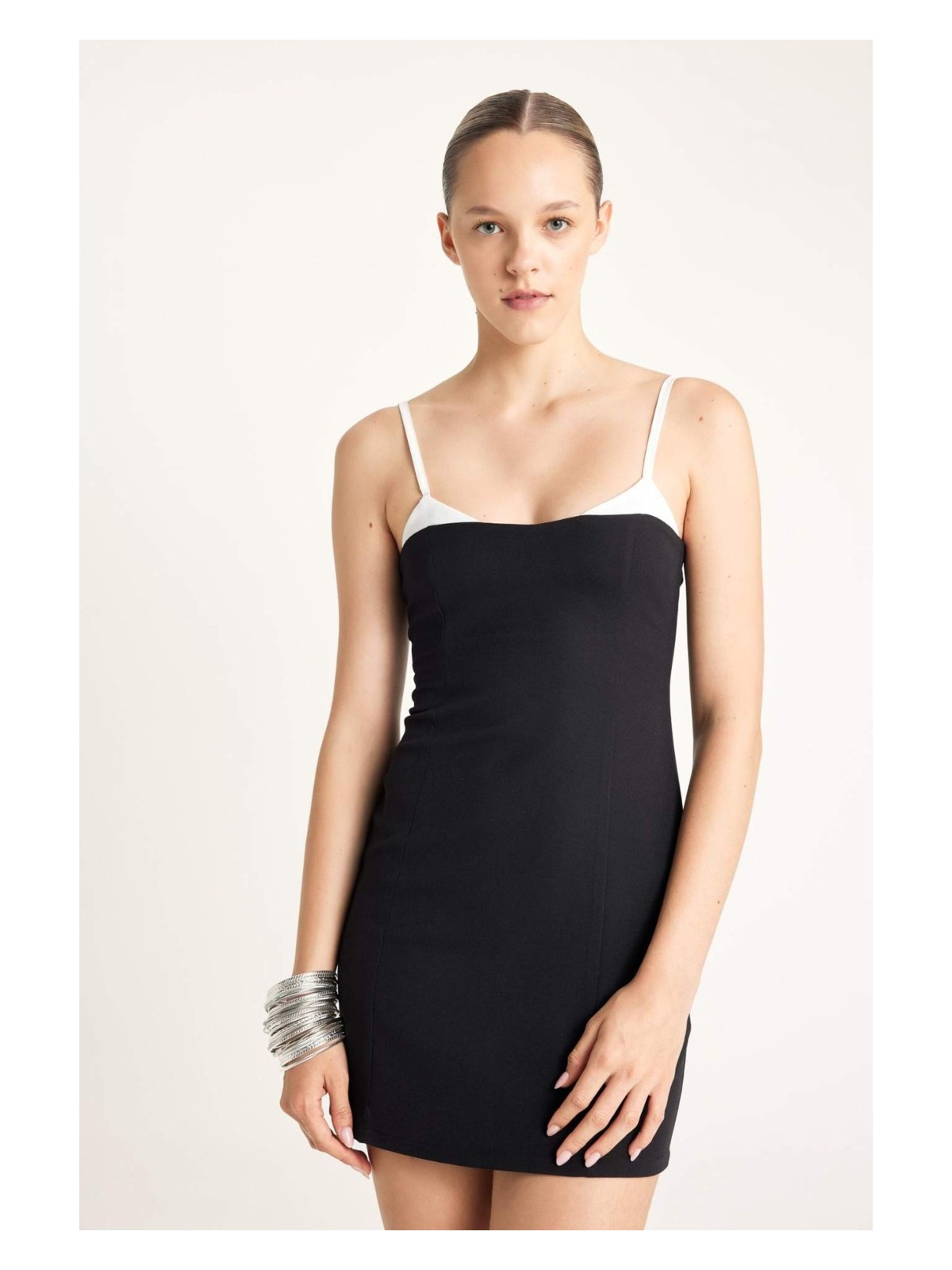 DeFacto Coool Bodycon Vücudu Saran İnce Askılı Mini Elbise D1354AX24SM - Görsel 8