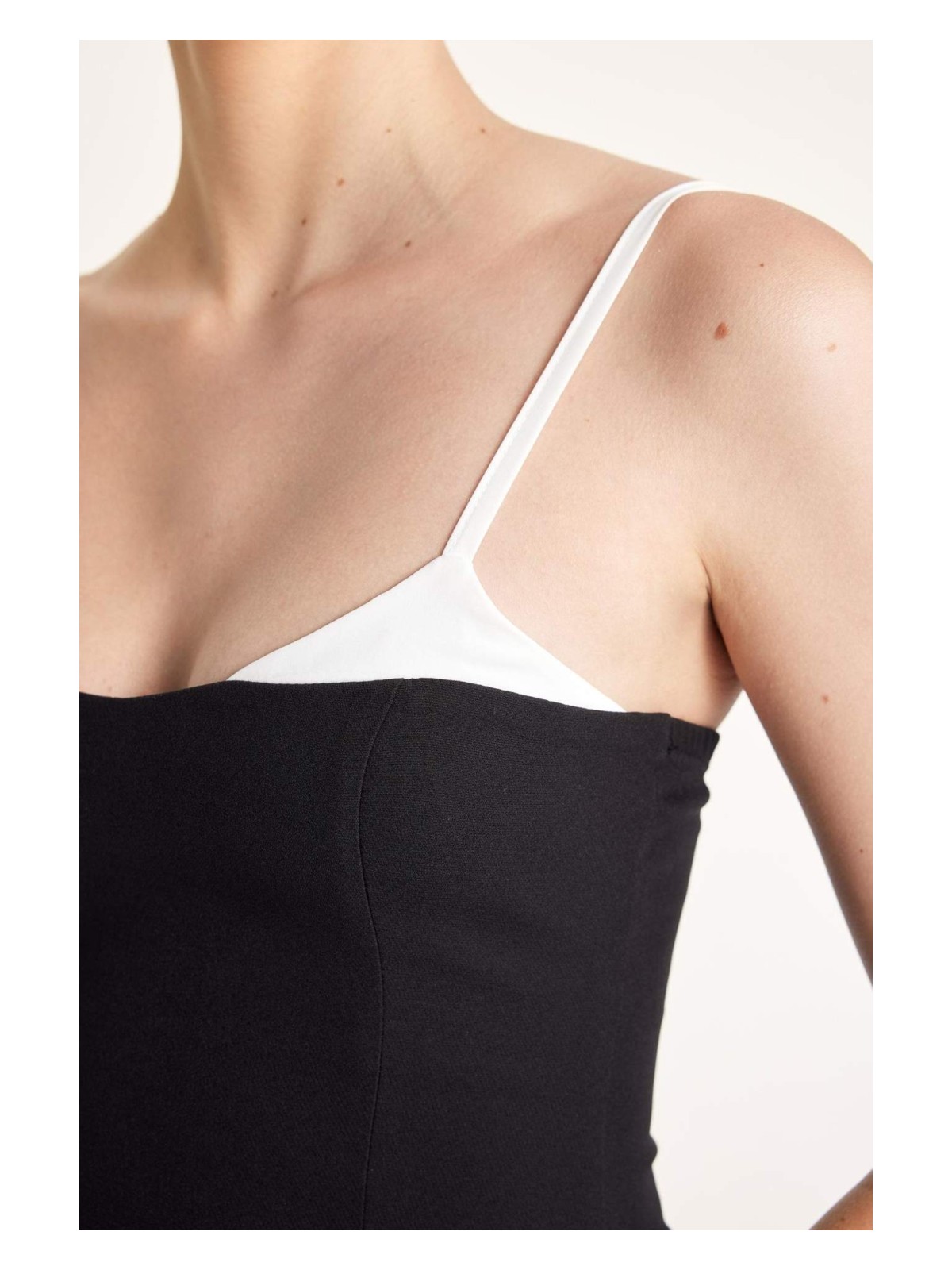 DeFacto Coool Bodycon Vücudu Saran İnce Askılı Mini Elbise D1354AX24SM - Görsel 9