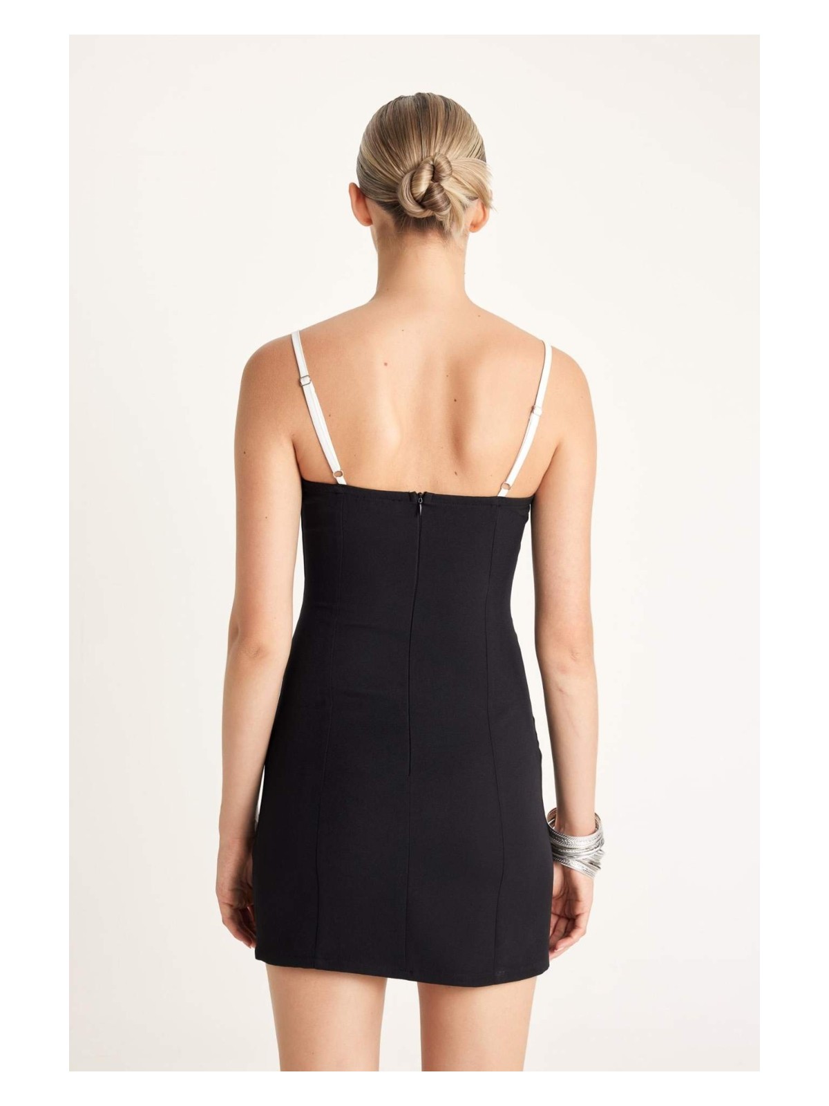 DeFacto Coool Bodycon Vücudu Saran İnce Askılı Mini Elbise D1354AX24SM - Görsel 10