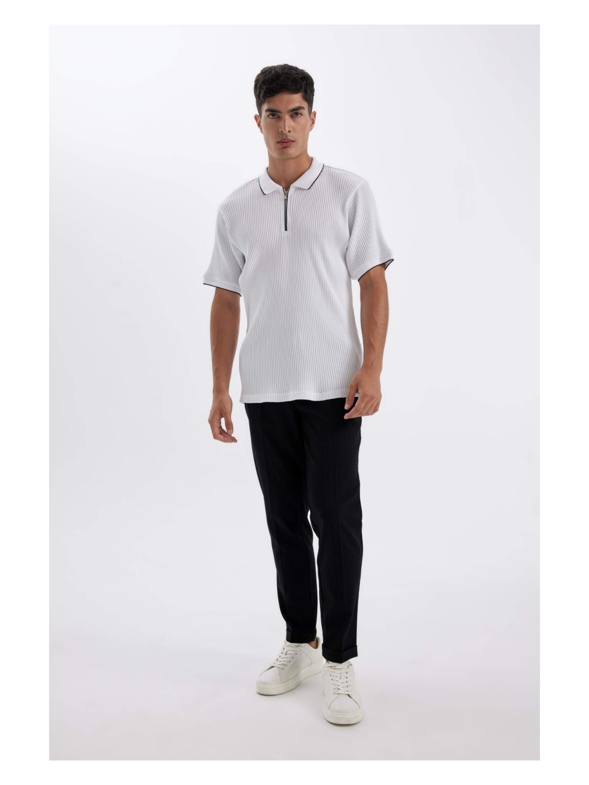 DeFacto Slim Fit Dar Kesim Polo Yaka Kısa Kollu Fitilli Kaşkorse Yarım Fermuarlı Tişört D3948AX24SM - Görsel 9