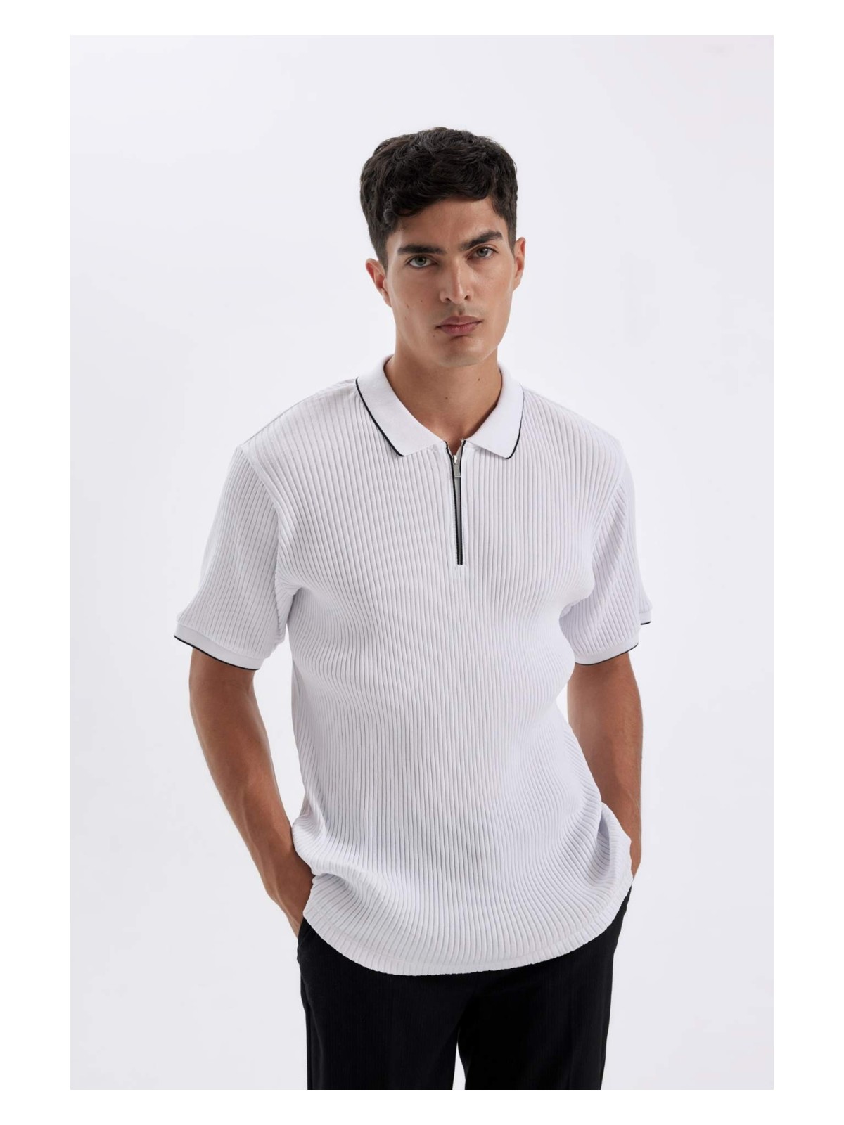 DeFacto Slim Fit Dar Kesim Polo Yaka Kısa Kollu Fitilli Kaşkorse Yarım Fermuarlı Tişört D3948AX24SM - Görsel 10