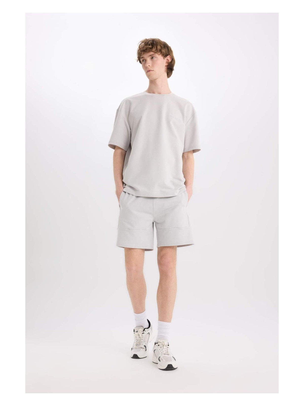 DeFacto Slim Fit Dar Kesim Dar Paça Basic Düz Şort B8674AX25SP - Görsel 8