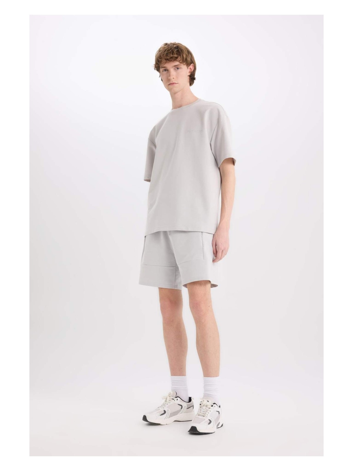 DeFacto Slim Fit Dar Kesim Dar Paça Basic Düz Şort B8674AX25SP - Görsel 9