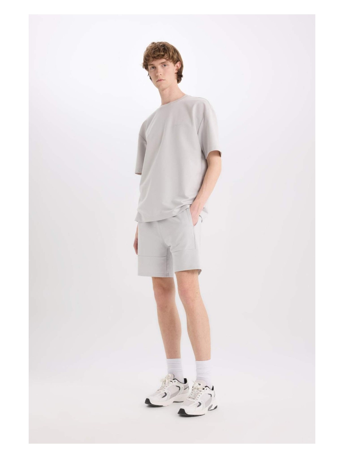 DeFacto Slim Fit Dar Kesim Dar Paça Basic Düz Şort B8674AX25SP - Görsel 10