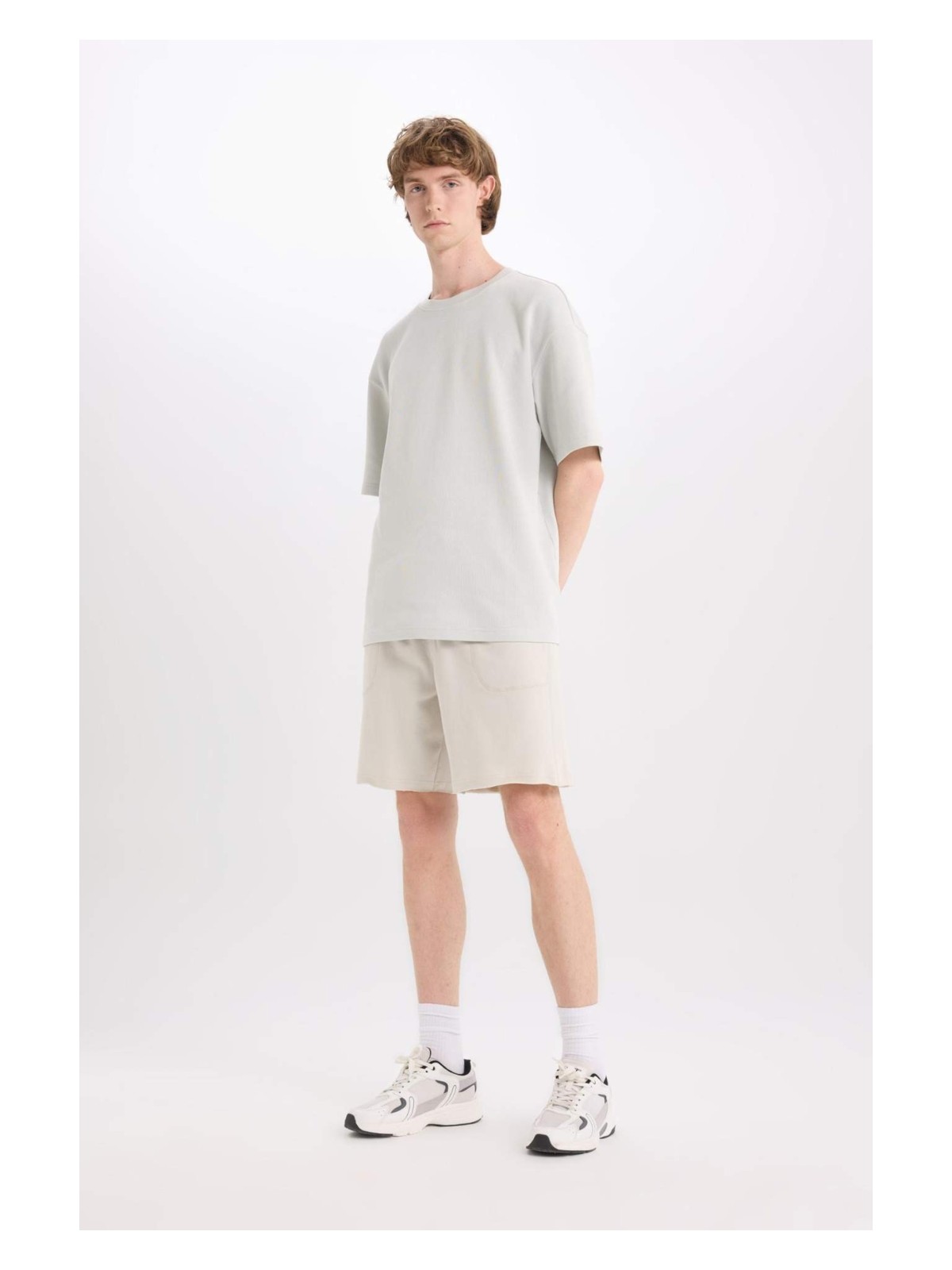DeFacto %100 Pamuk Slim Fit Dar Kesim Dar Paça Cepli Basic Düz Şort B8673AX25SM - Görsel 9