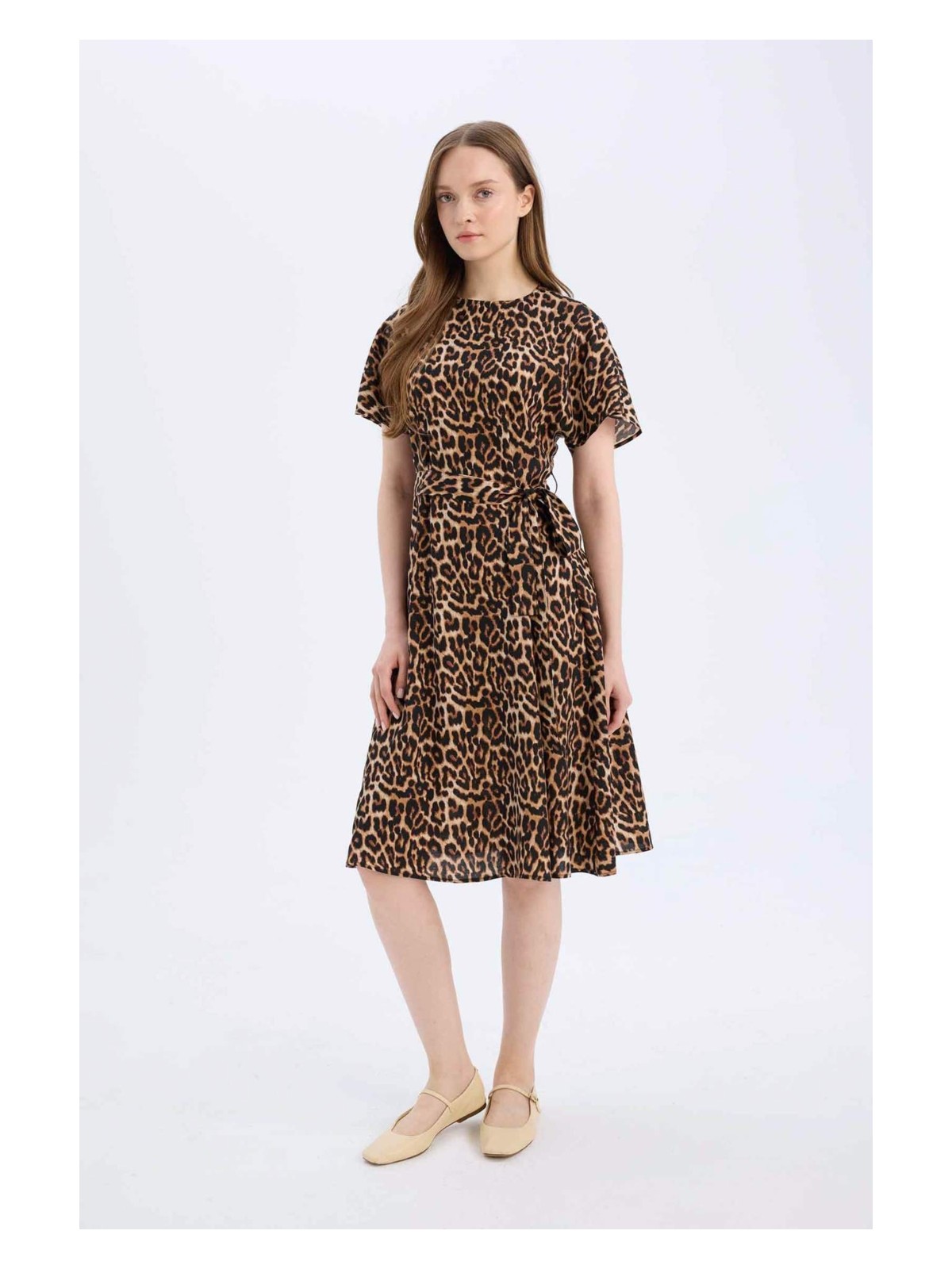 DeFacto Regular Fit Bisiklet Yaka Leopar Desenli Kuşaklı Kısa Kollu Midi Elbise E7113AX25SP - Görsel 6