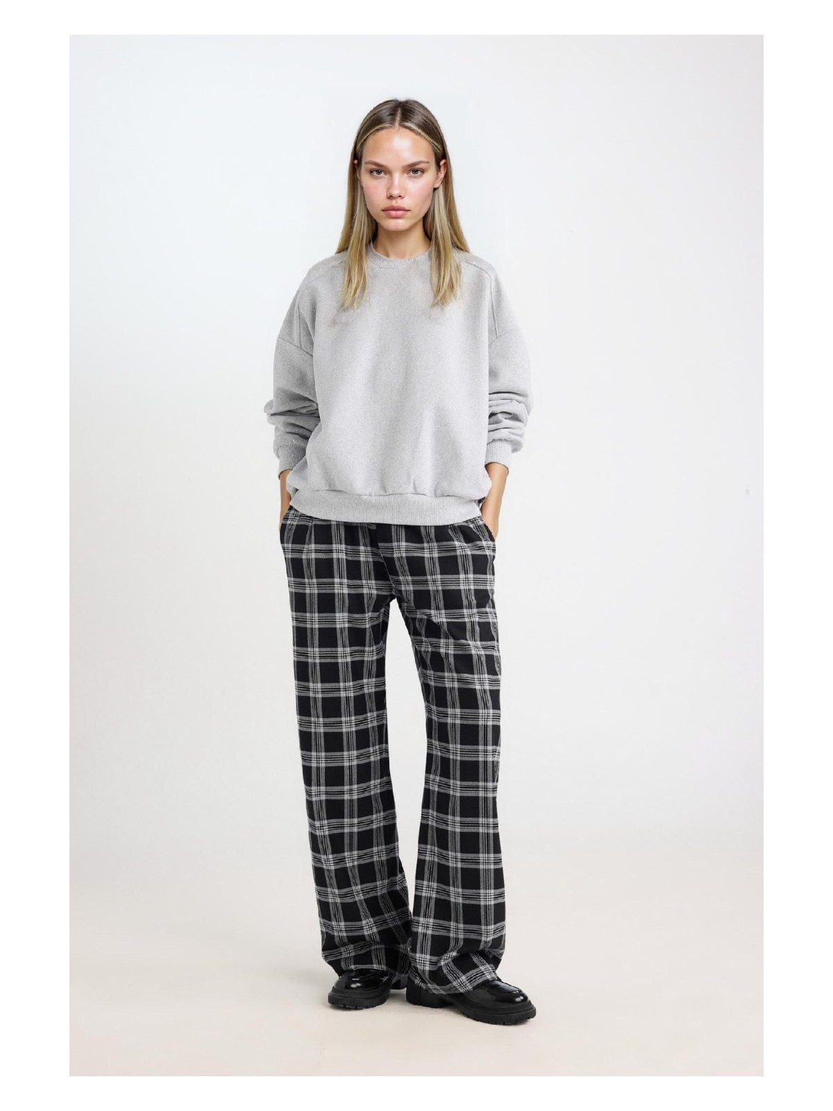 DeFacto Oversize Geniş Kalıp Bisiklet Yaka Basic Düz Kalın Gri Sweatshirt D9022AXNS - Görsel 3