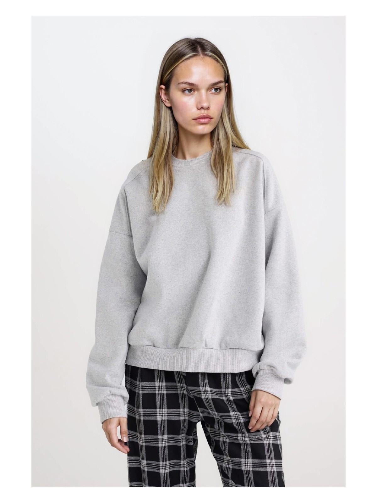 DeFacto Oversize Geniş Kalıp Bisiklet Yaka Basic Düz Kalın Gri Sweatshirt D9022AXNS - Görsel 5